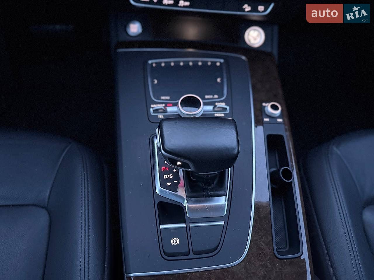 Audi Q5 2018 VIN WA1ANAFY4J2018994 фото оголошення 43 з 66