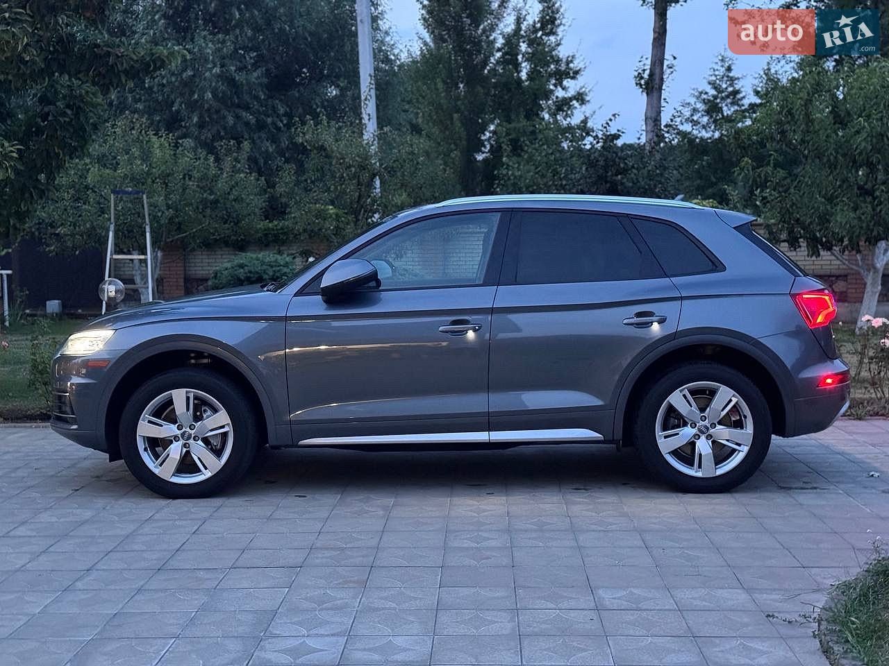 Audi Q5 2018 VIN WA1ANAFY4J2018994 фото оголошення 4 з 66