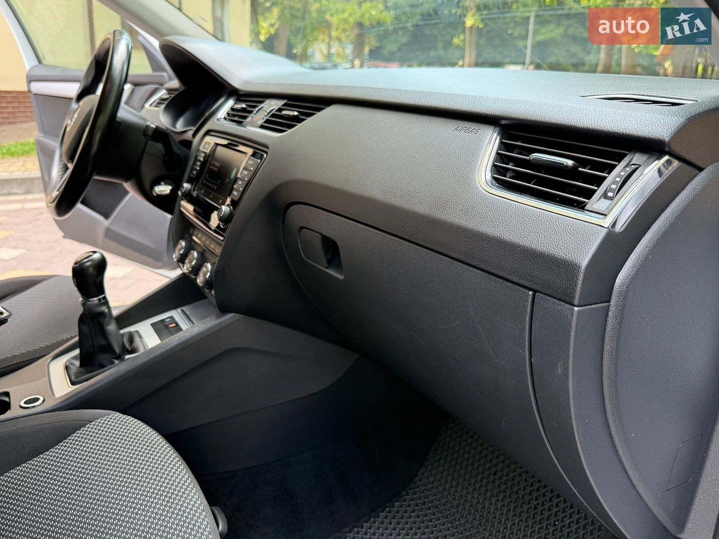Skoda Octavia 2016 VIN TMBAJ7NE5H0093656 фото оголошення 135 з 195