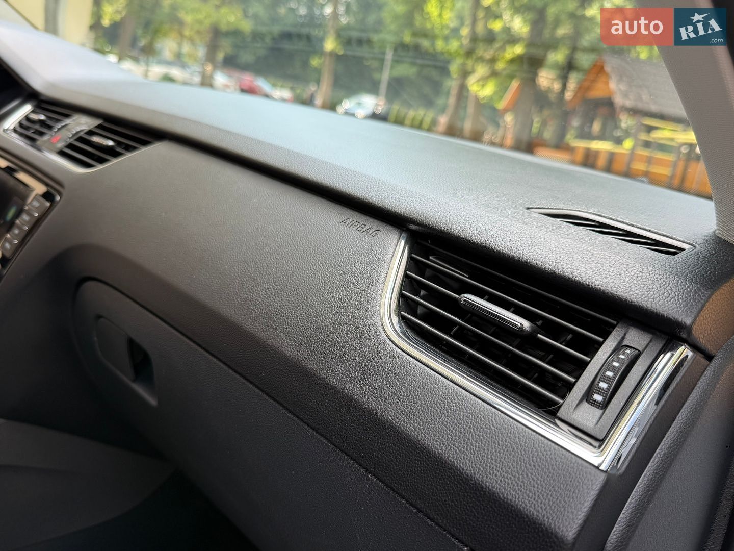 Skoda Octavia 2016 VIN TMBAJ7NE5H0093656 фото оголошення 136 з 195