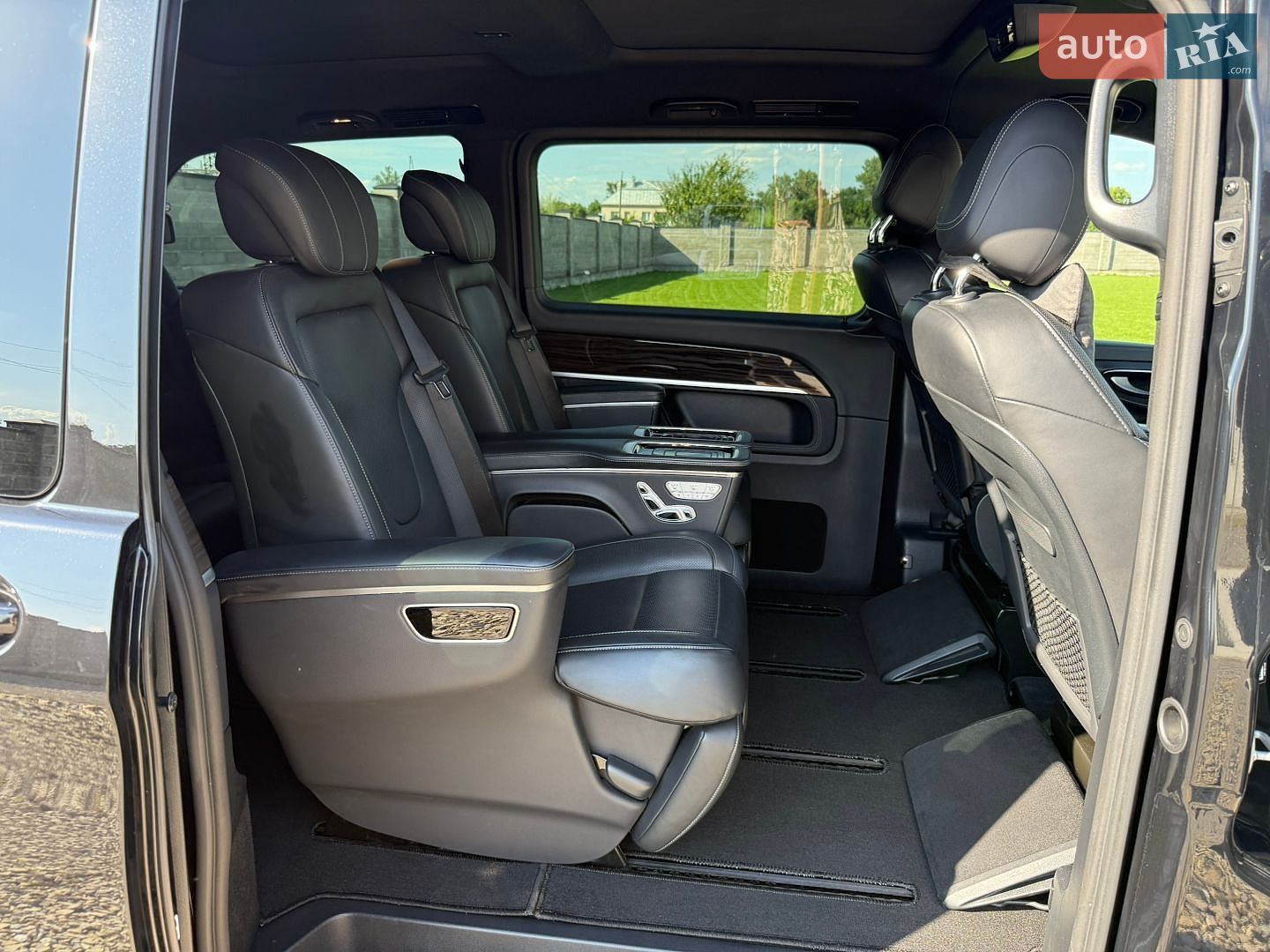Mercedes-Benz V-Class 2022 VIN W1V44781314113804 фото оголошення 33 з 35