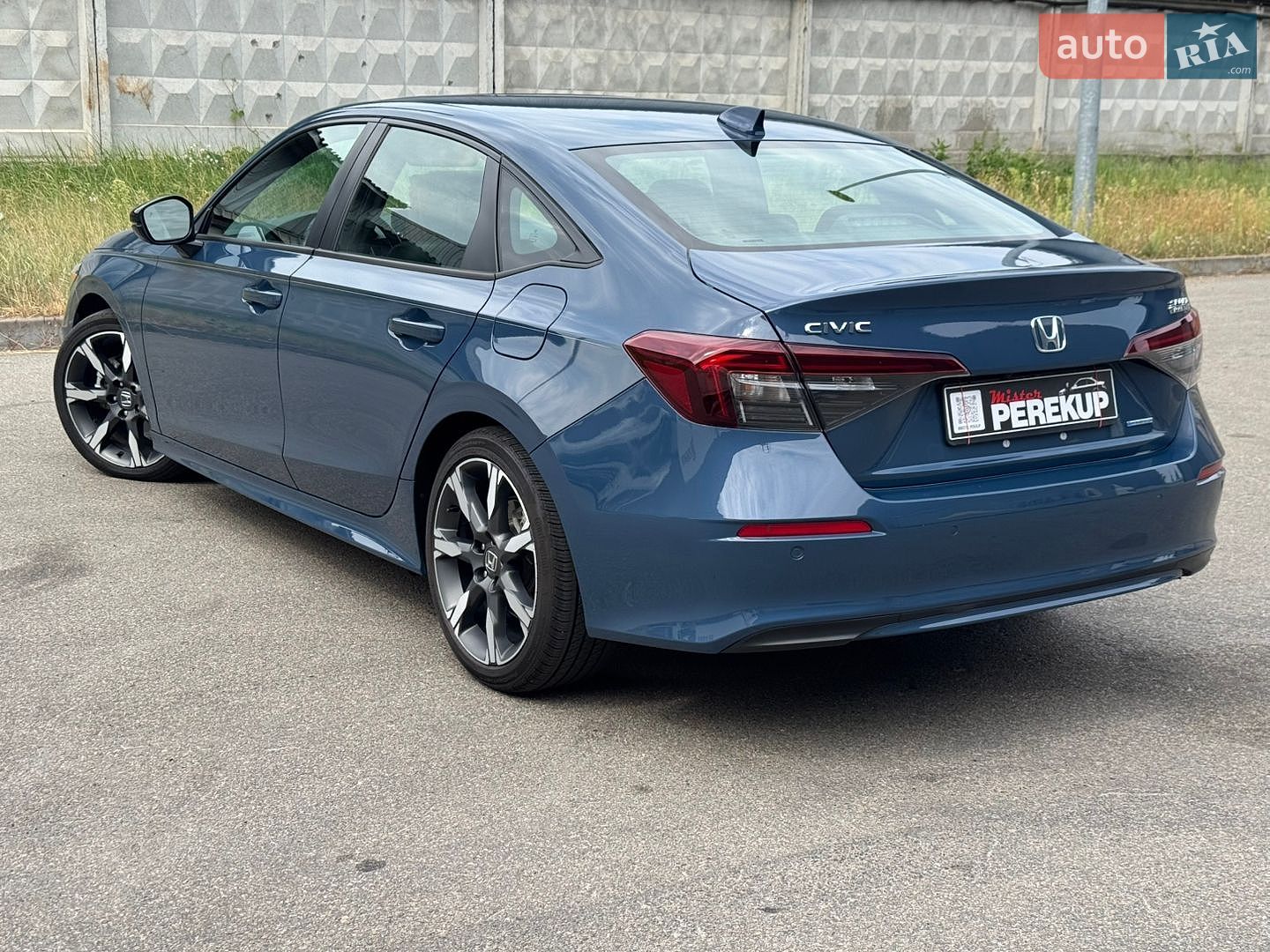 Honda Civic 2025 VIN 2HGFE4F84SH327811 фото оголошення 4 з 40
