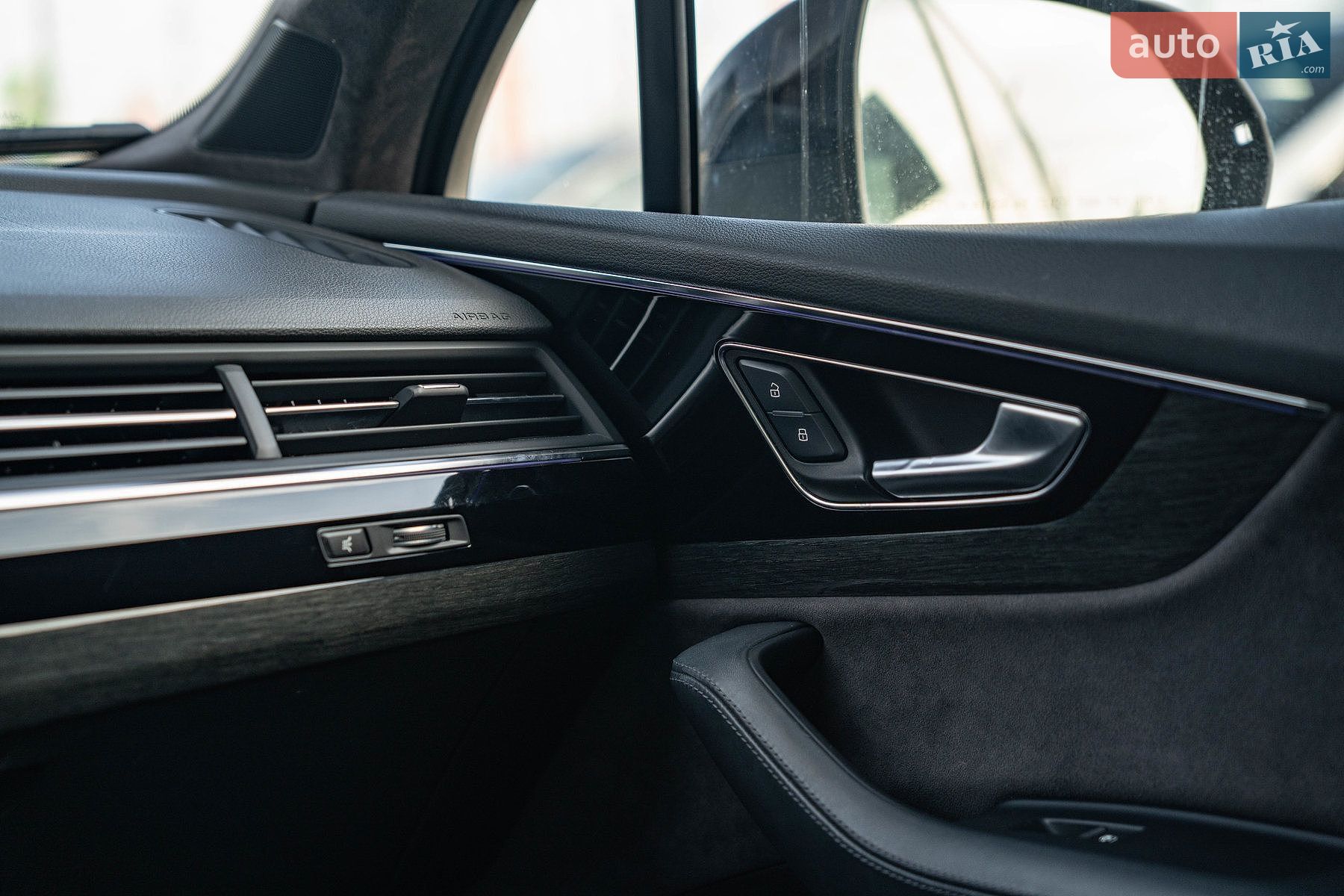 Audi Q7 2017 VIN WA1VAAF74JD009916 фото оголошення 28 з 41