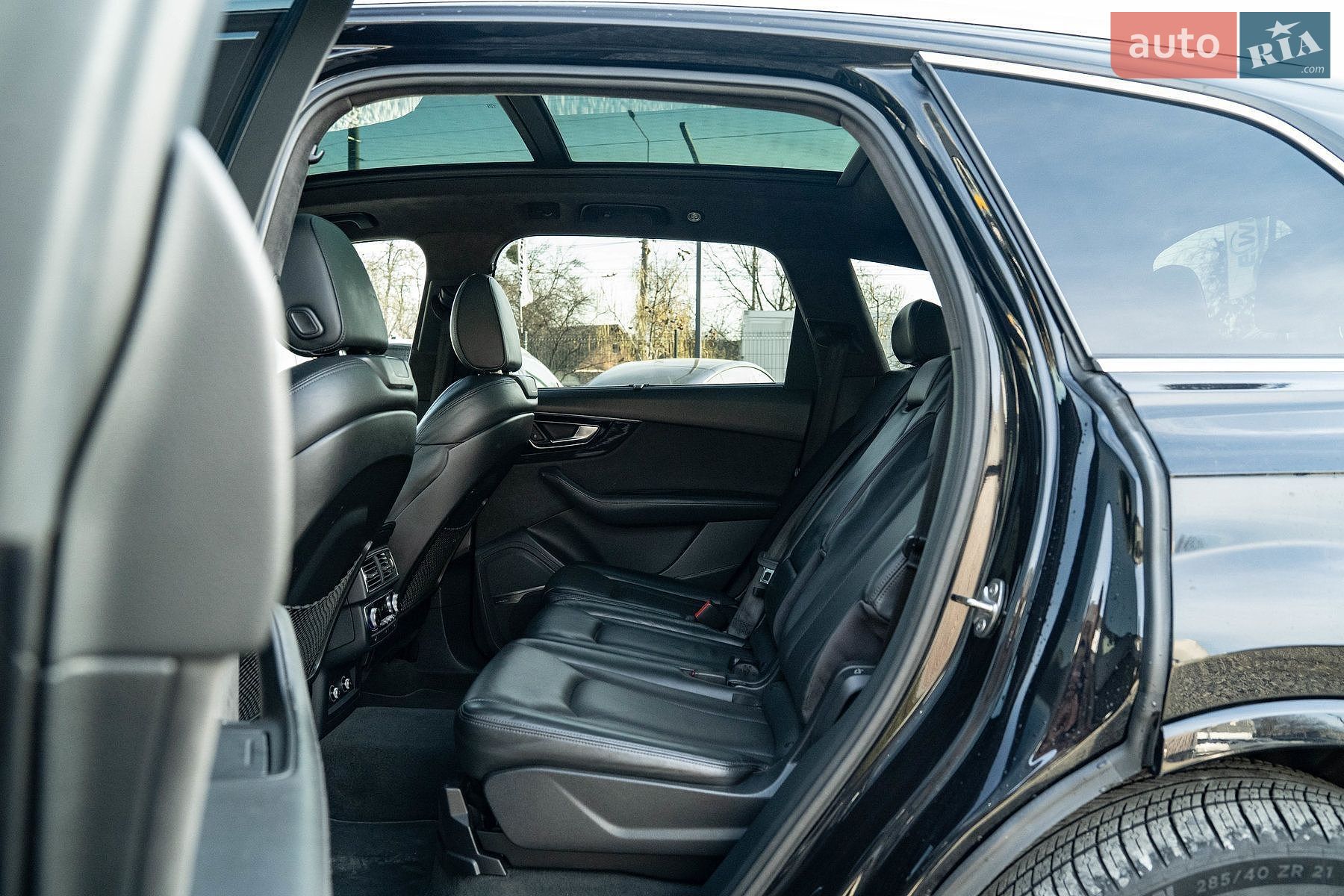 Audi Q7 2017 VIN WA1VAAF74JD009916 фото оголошення 32 з 41