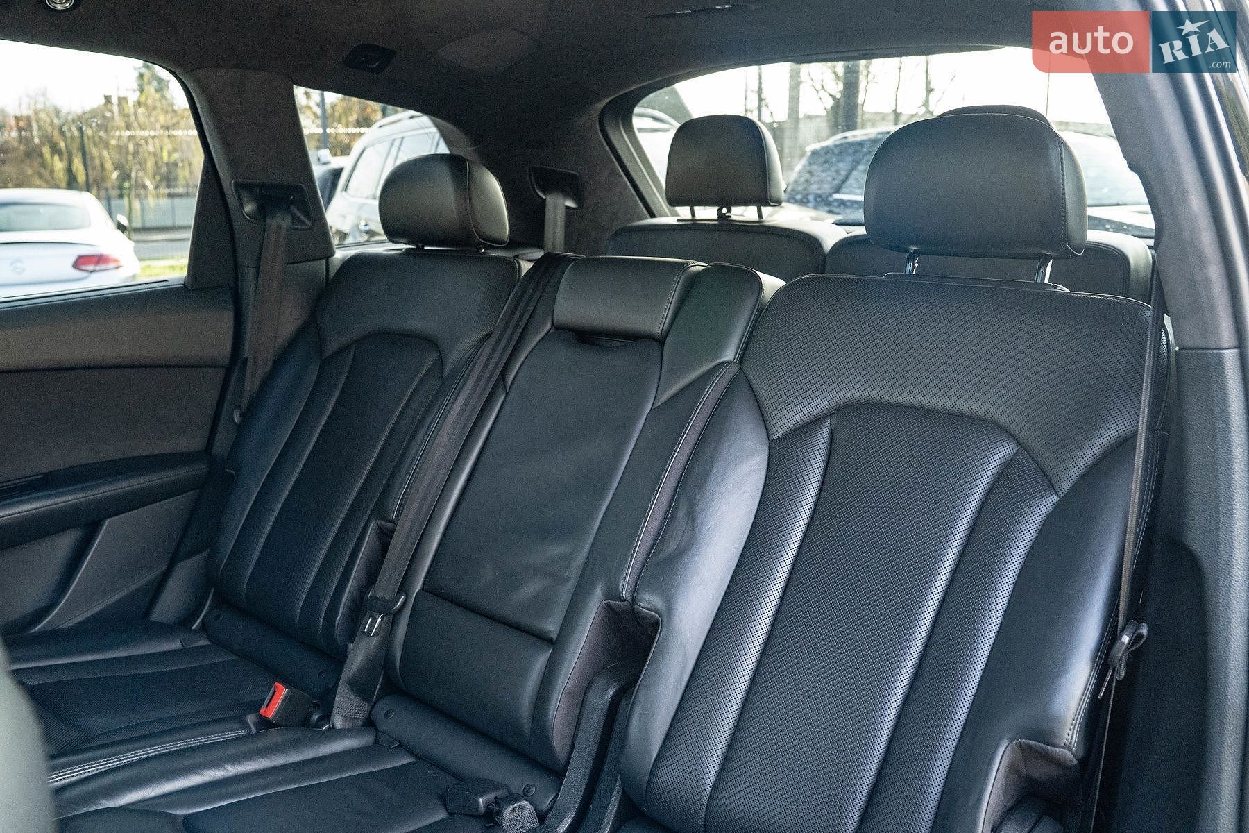 Audi Q7 2017 VIN WA1VAAF74JD009916 фото оголошення 33 з 41