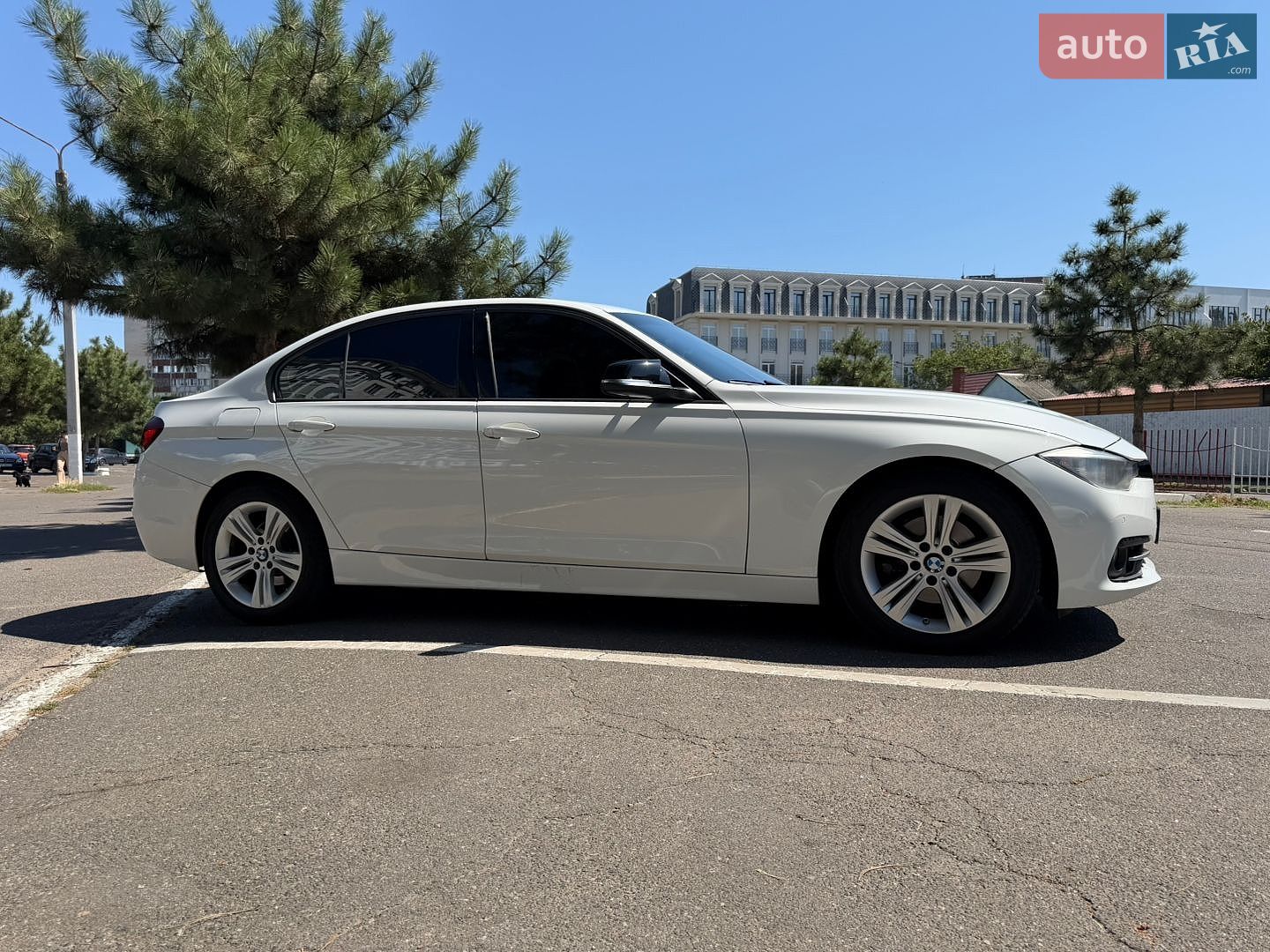 BMW 3 Series 2015 VIN WBA8E9G55GNT46677 фото оголошення 4 з 16