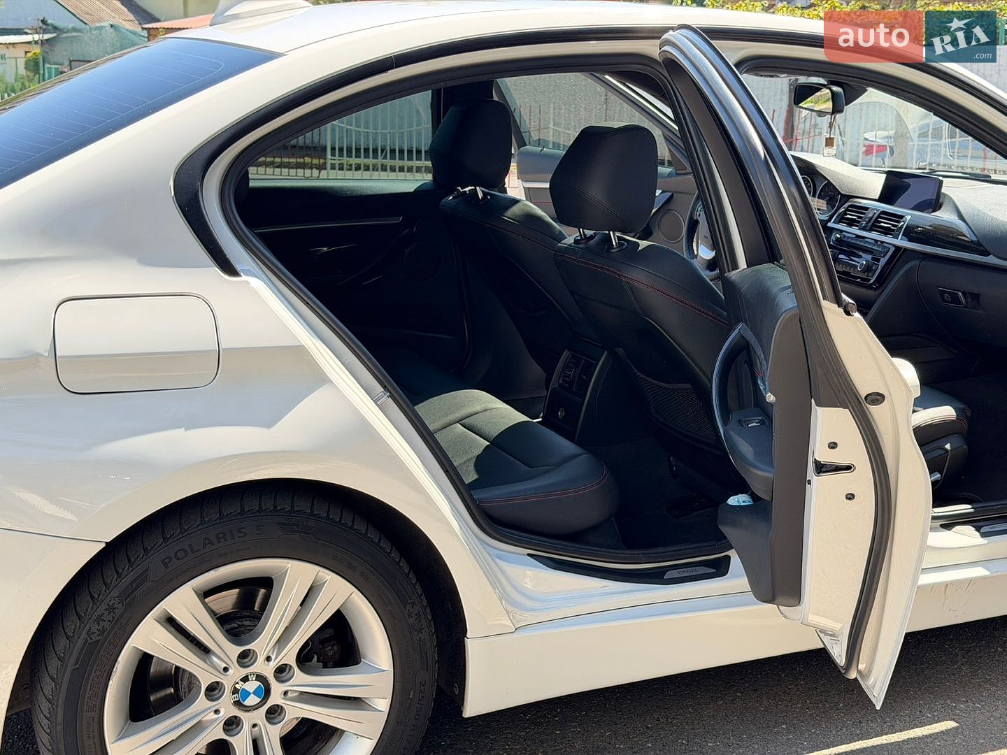 BMW 3 Series 2015 VIN WBA8E9G55GNT46677 фото оголошення 12 з 16