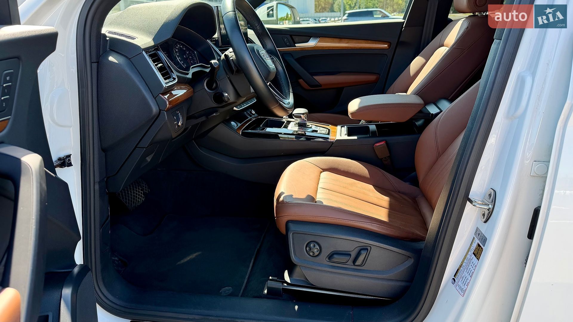 Audi Q5 2021 VIN WA1AAAFYXM2103029 фото оголошення 10 з 33