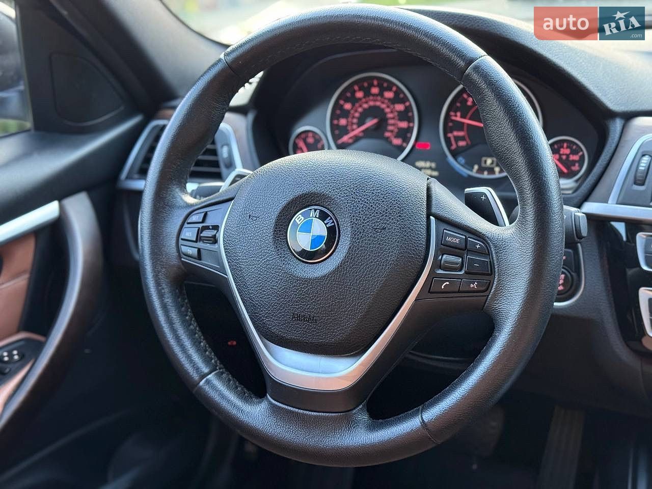 BMW 3 Series 2016 VIN WBA8B9C5XHK884843 фото оголошення 36 з 76