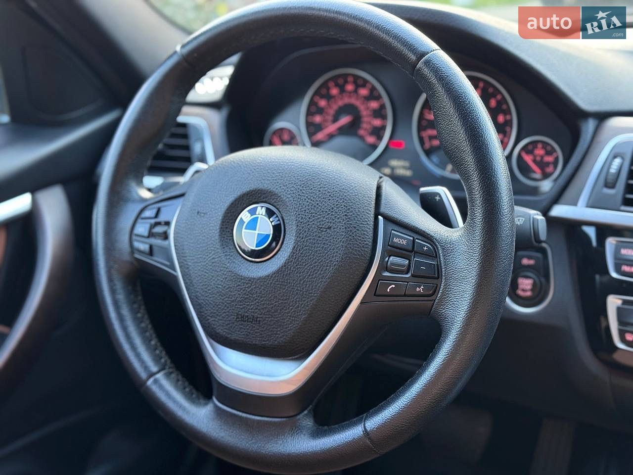 BMW 3 Series 2016 VIN WBA8B9C5XHK884843 фото оголошення 37 з 76