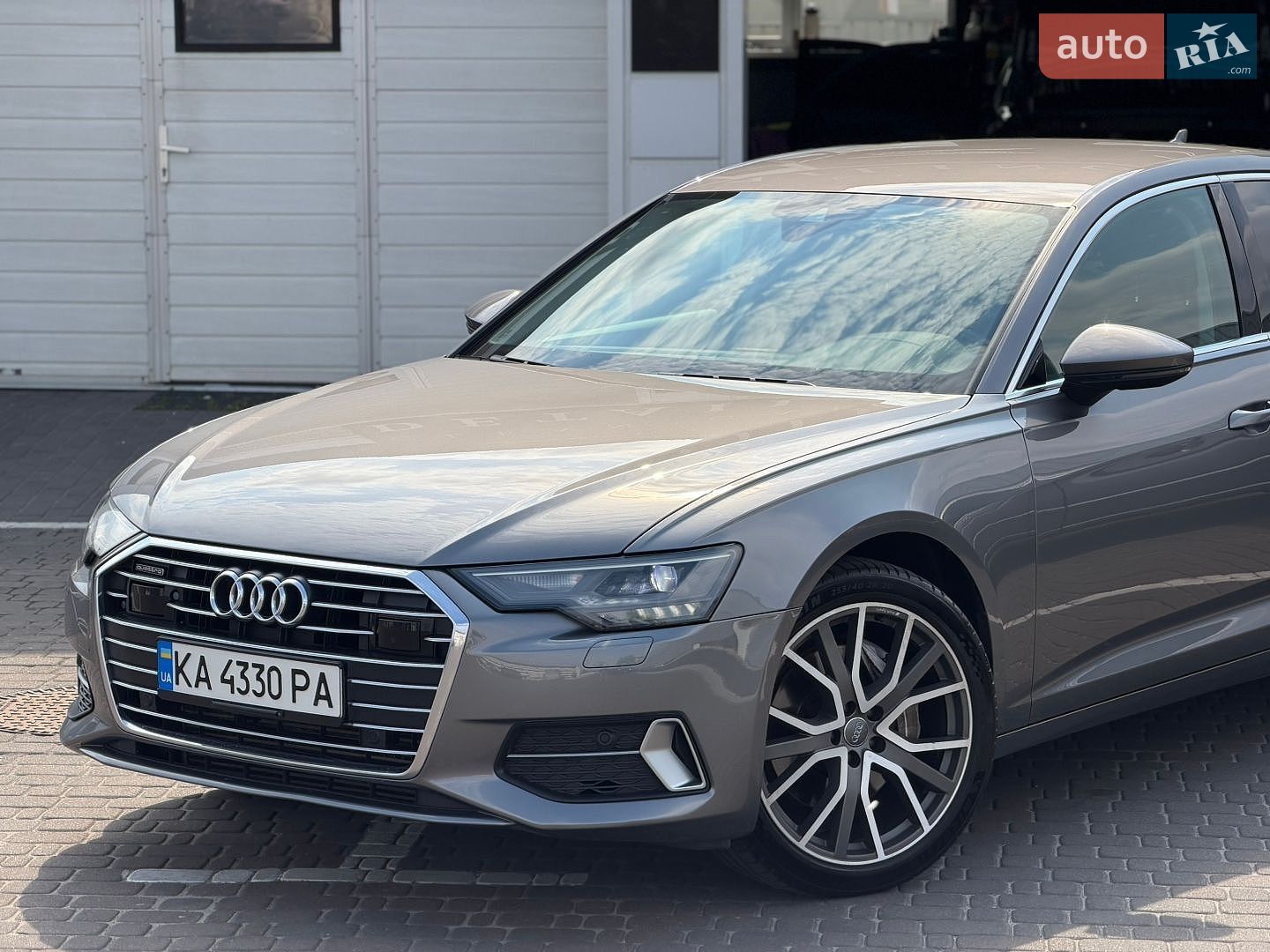 Audi A6 2018 VIN WAUZZZF24KN050395 фото оголошення 2 з 46