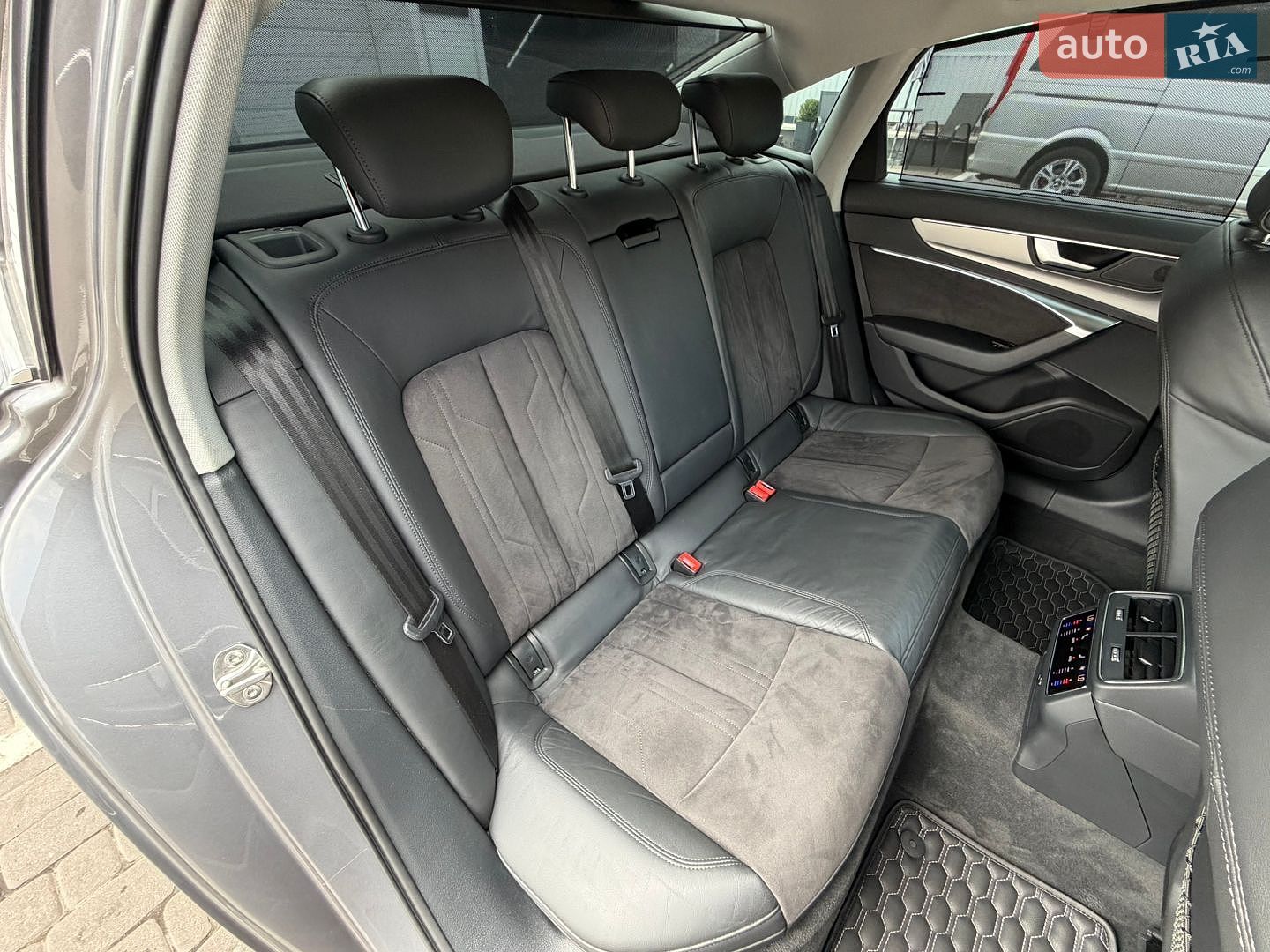 Audi A6 2018 VIN WAUZZZF24KN050395 фото оголошення 31 з 46