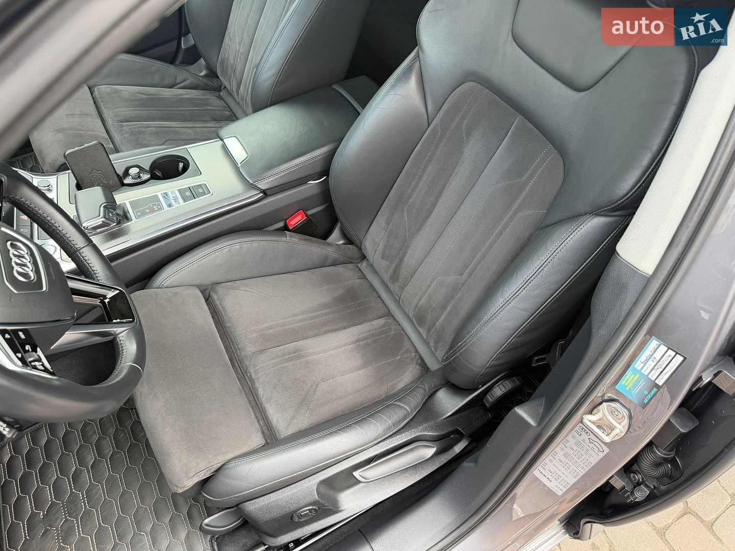 Audi A6 2018 VIN WAUZZZF24KN050395 фото оголошення 29 з 46