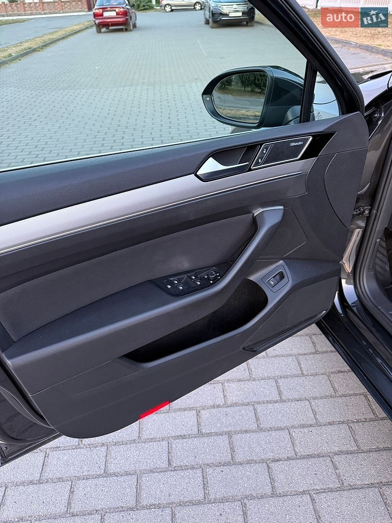 Volkswagen Passat 2018 VIN WVWZZZ3CZJE164587 фото оголошення 16 з 42