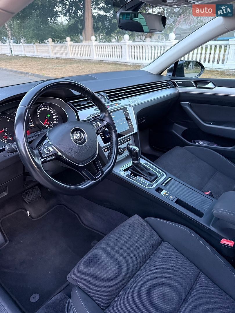 Volkswagen Passat 2018 VIN WVWZZZ3CZJE164587 фото оголошення 18 з 42