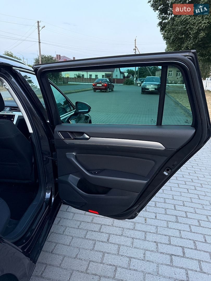 Volkswagen Passat 2018 VIN WVWZZZ3CZJE164587 фото оголошення 36 з 42