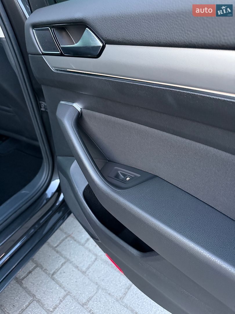 Volkswagen Passat 2018 VIN WVWZZZ3CZJE164587 фото оголошення 37 з 42