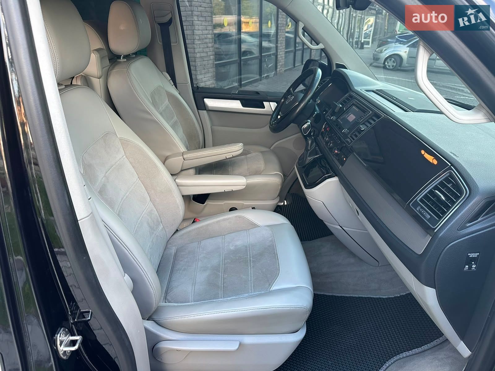 Volkswagen Multivan 2015 VIN WV2ZZZ7HZGH020784 фото оголошення 7 з 9