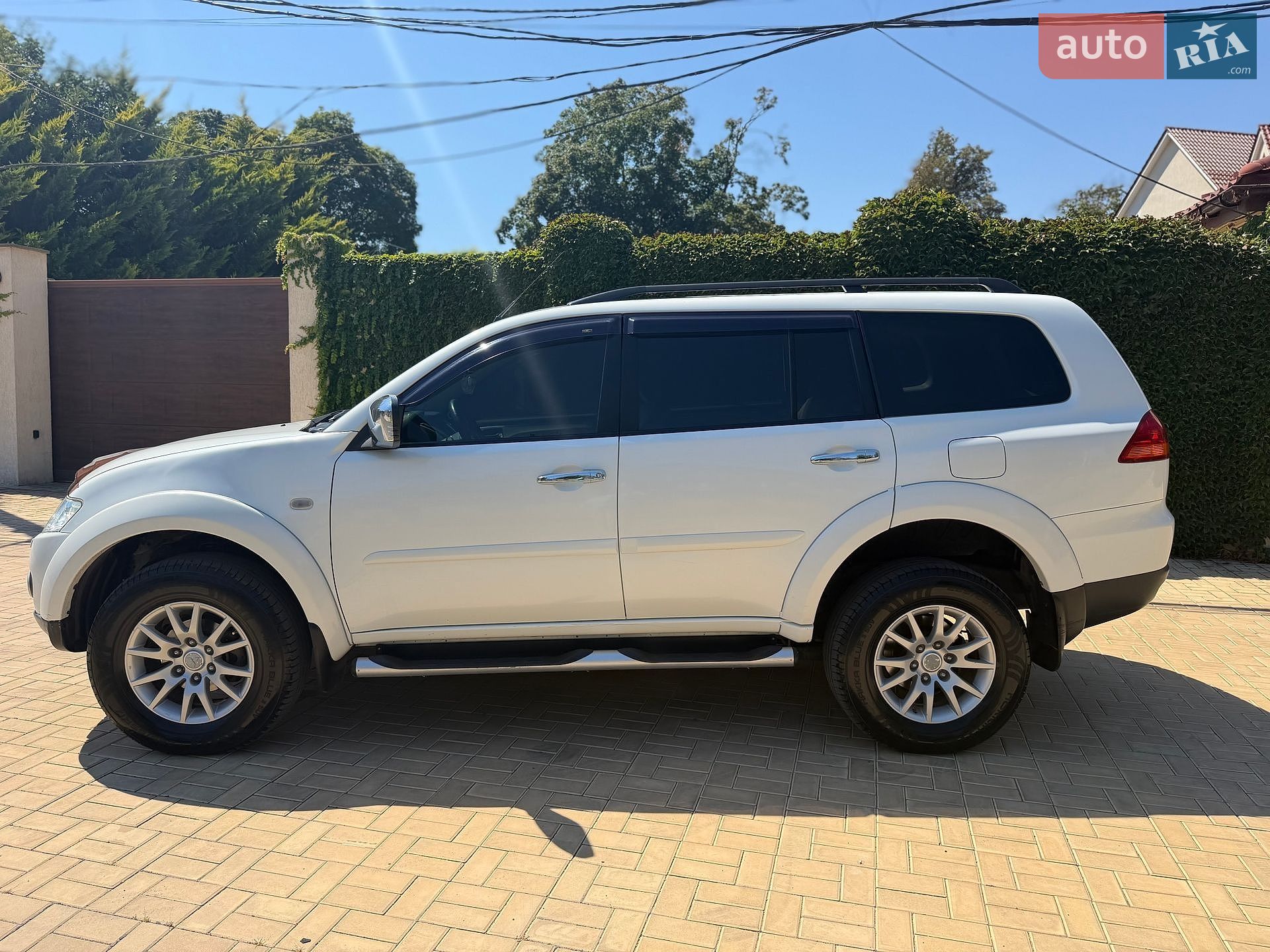 Mitsubishi Pajero Sport 2011 VIN MMCGYKH60BFZ07385 фото оголошення 4 з 23