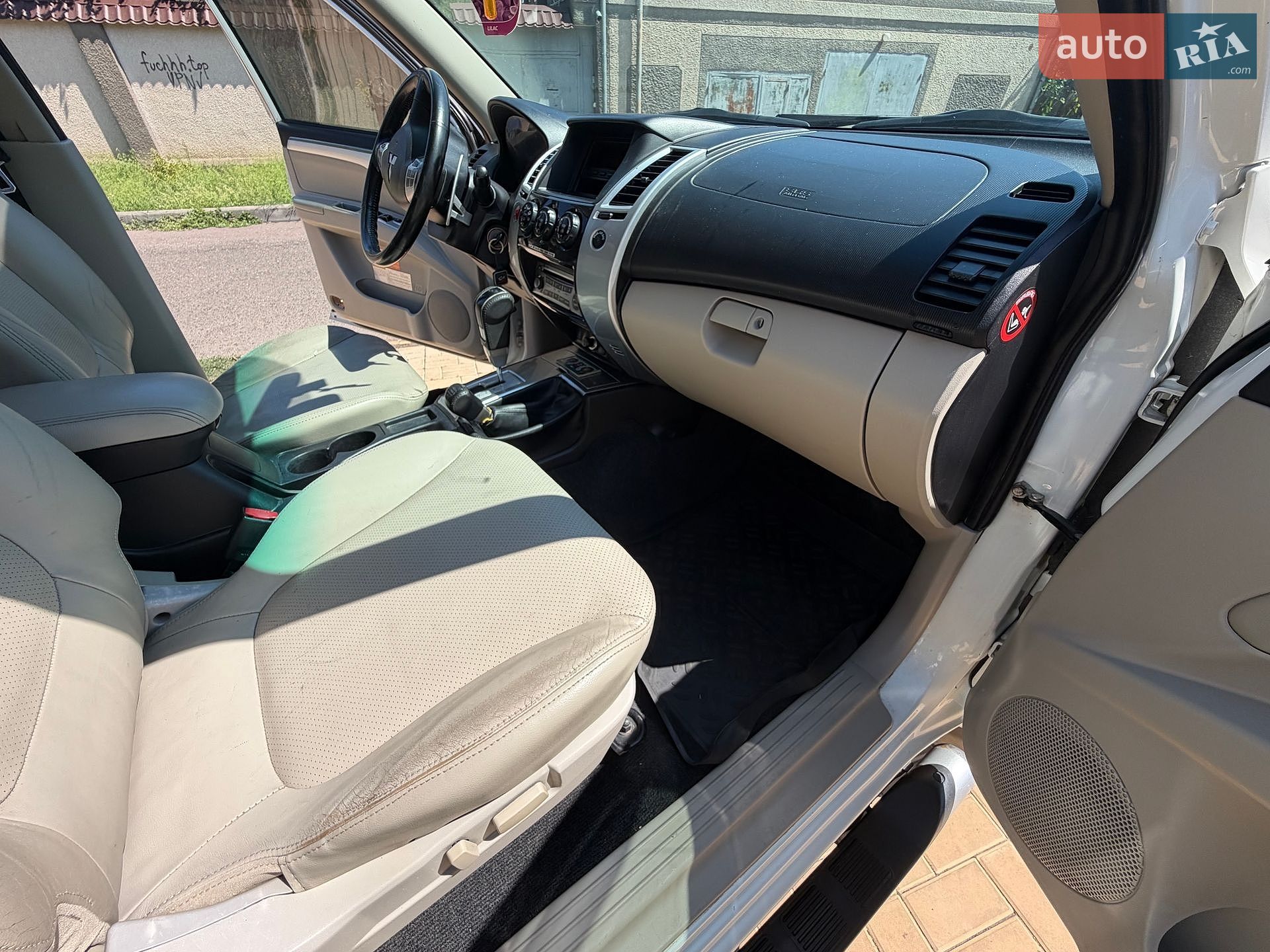Mitsubishi Pajero Sport 2011 VIN MMCGYKH60BFZ07385 фото оголошення 14 з 23