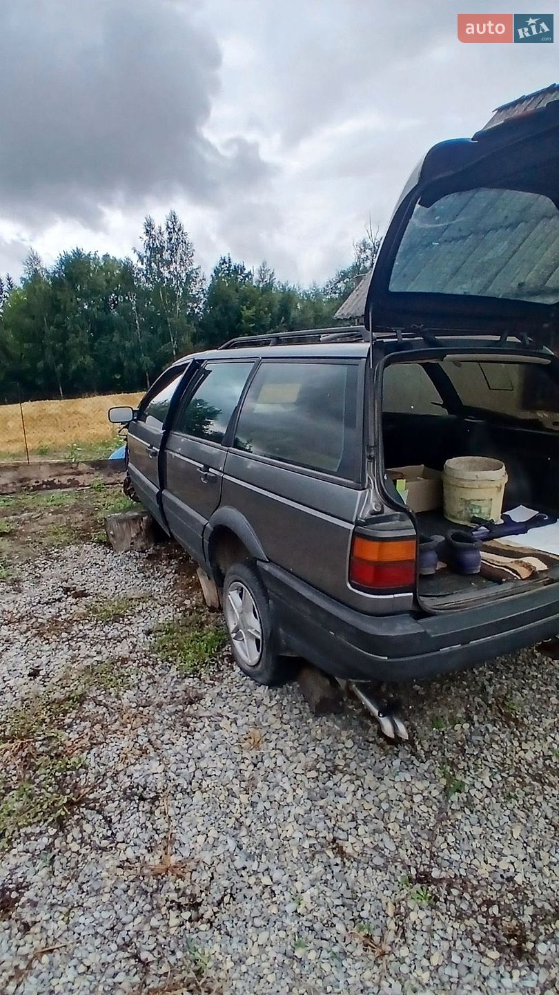 Volkswagen Passat 1989 VIN WVWZZZ31ZKE090697 фото оголошення 2 з 23