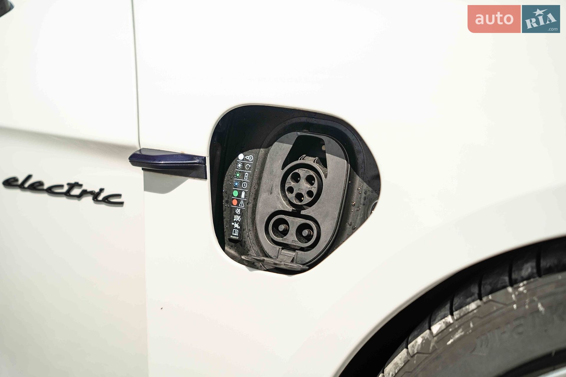 Porsche Taycan 2020 VIN WP0AC2Y18LSA71530 фото оголошення 12 з 49