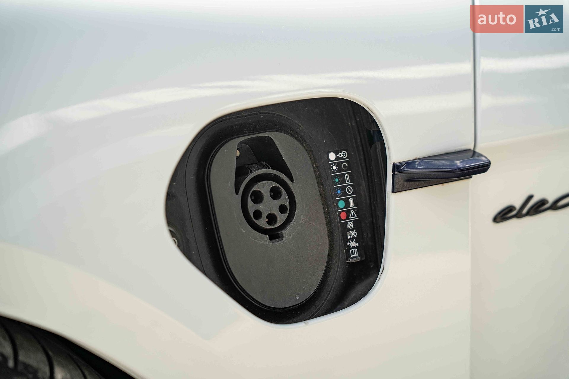 Porsche Taycan 2020 VIN WP0AC2Y18LSA71530 фото оголошення 13 з 49