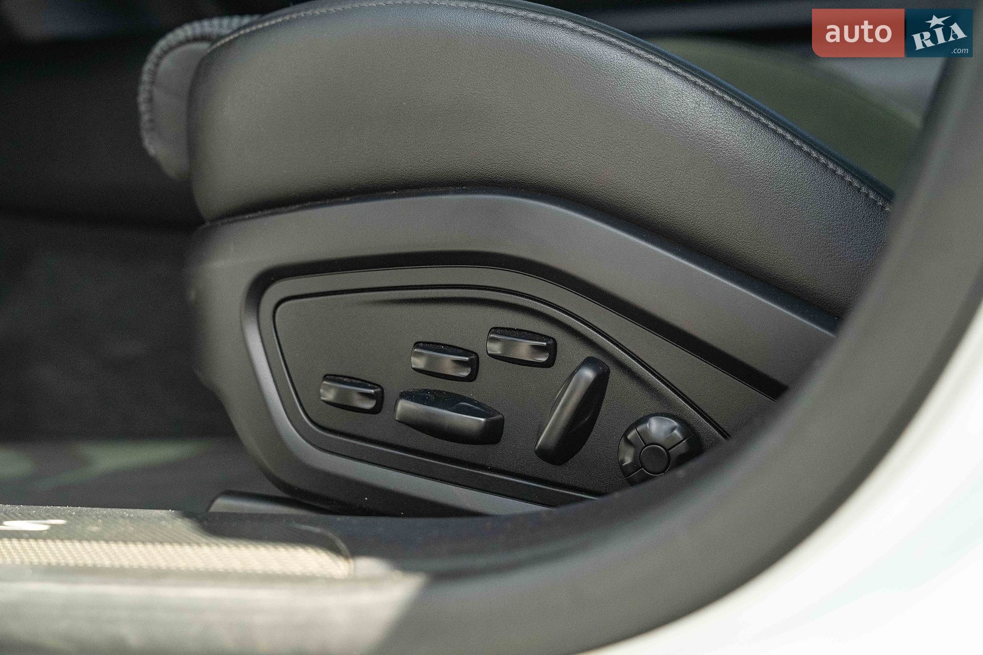 Porsche Taycan 2020 VIN WP0AC2Y18LSA71530 фото оголошення 22 з 49