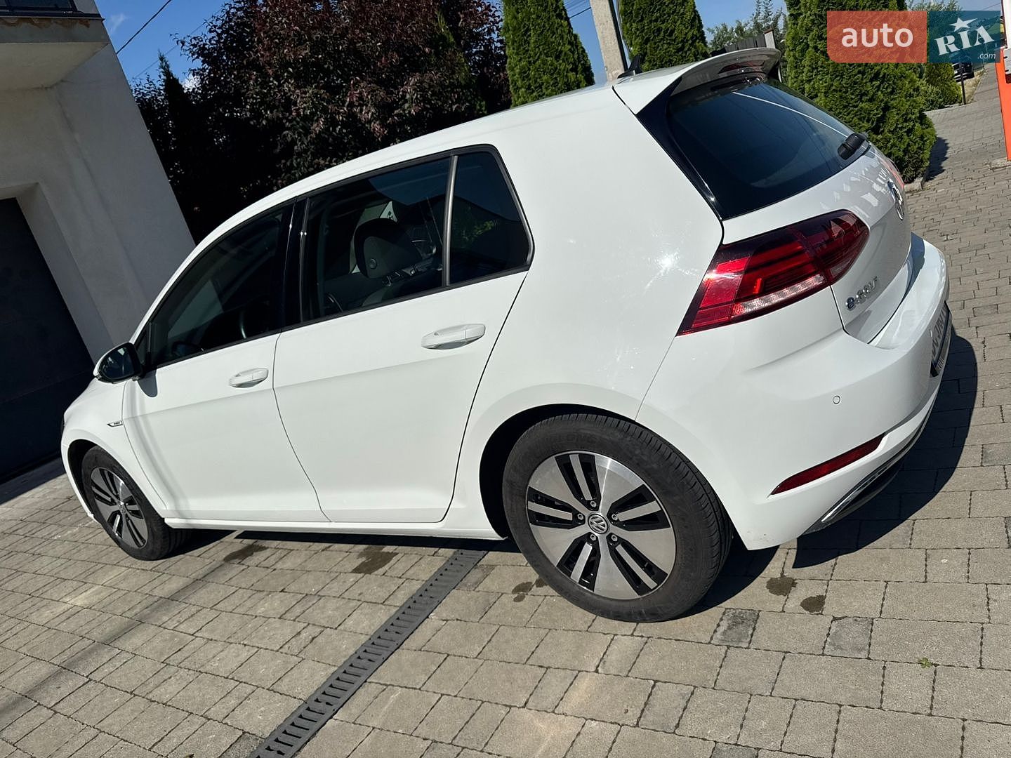 Volkswagen e-Golf 2017 VIN WVWZZZAUZJ8901937 фото оголошення 3 з 26