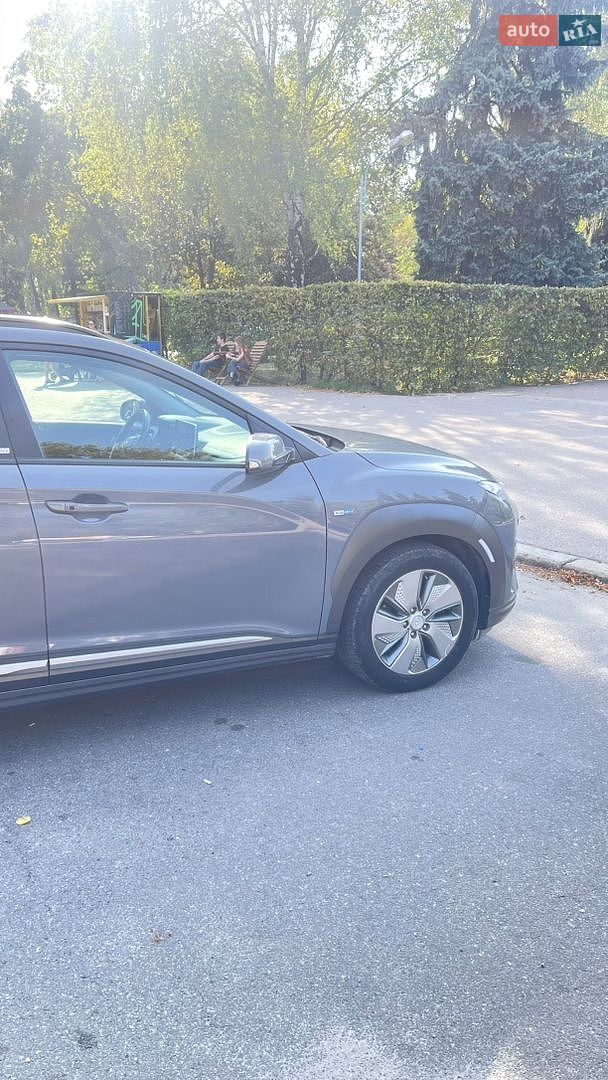 Hyundai Kona Electric 2020 VIN TMAK581GFLJ002487 фото оголошення 4 з 28