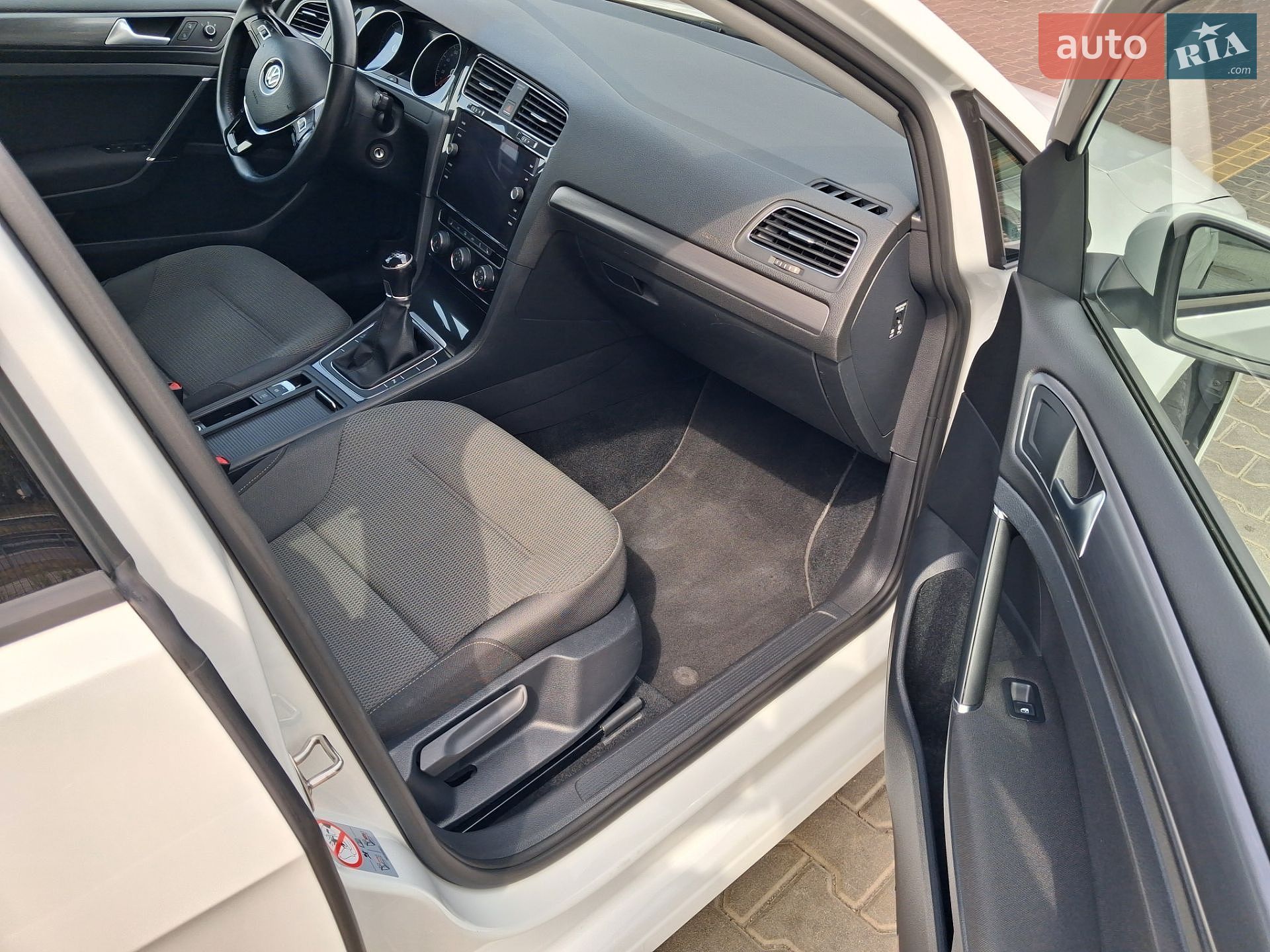 Volkswagen Golf 2017 VIN WVWZZZAUZJP528931 фото оголошення 30 з 33