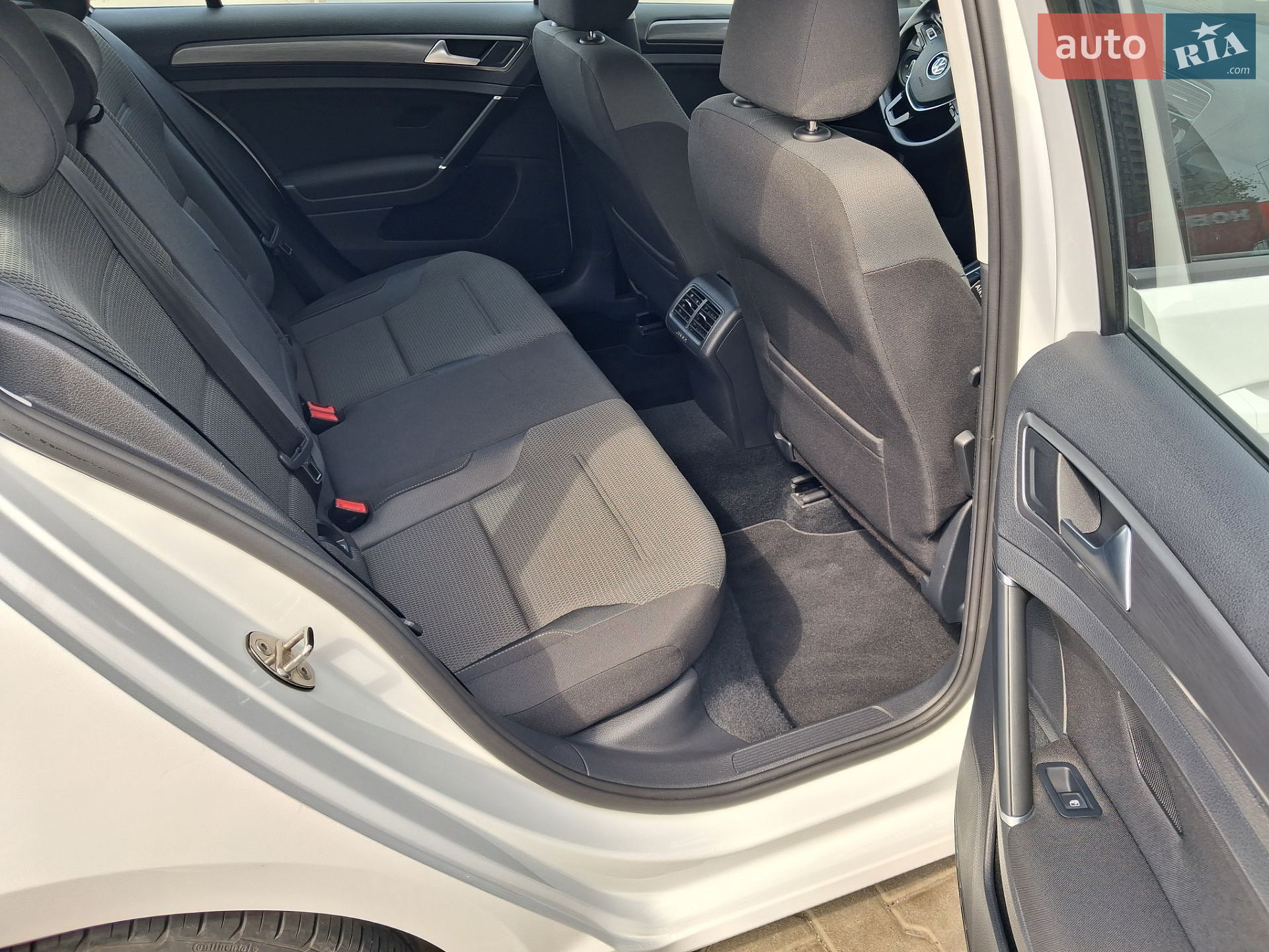 Volkswagen Golf 2017 VIN WVWZZZAUZJP528931 фото оголошення 31 з 33