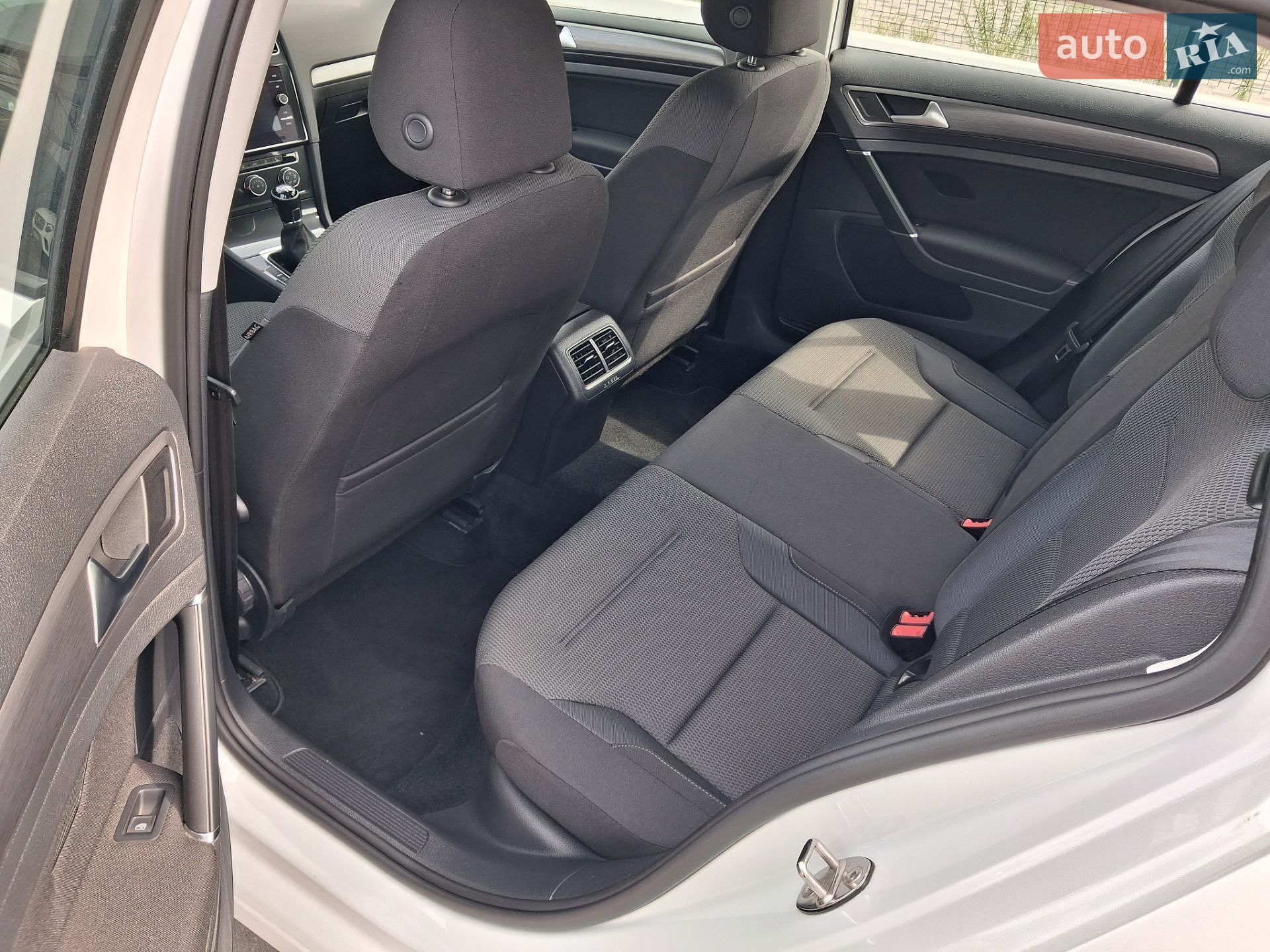 Volkswagen Golf 2017 VIN WVWZZZAUZJP528931 фото оголошення 32 з 33