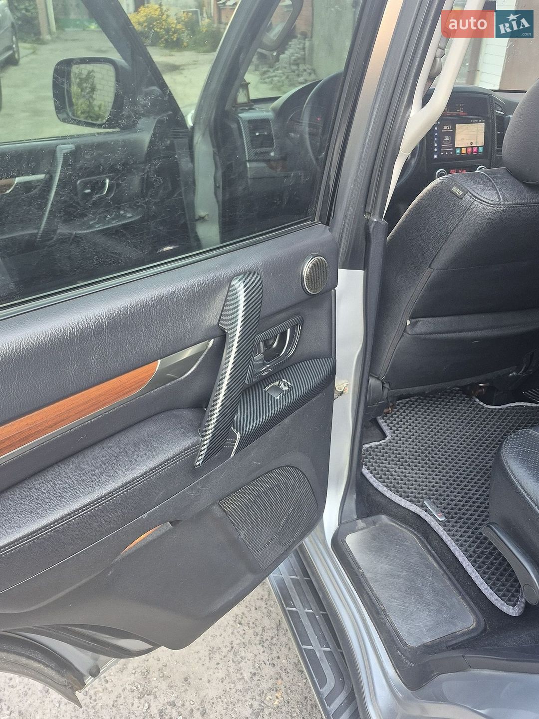 Mitsubishi Pajero Wagon 2012 VIN JMBLYV98WCJ000858 фото оголошення 5 з 12