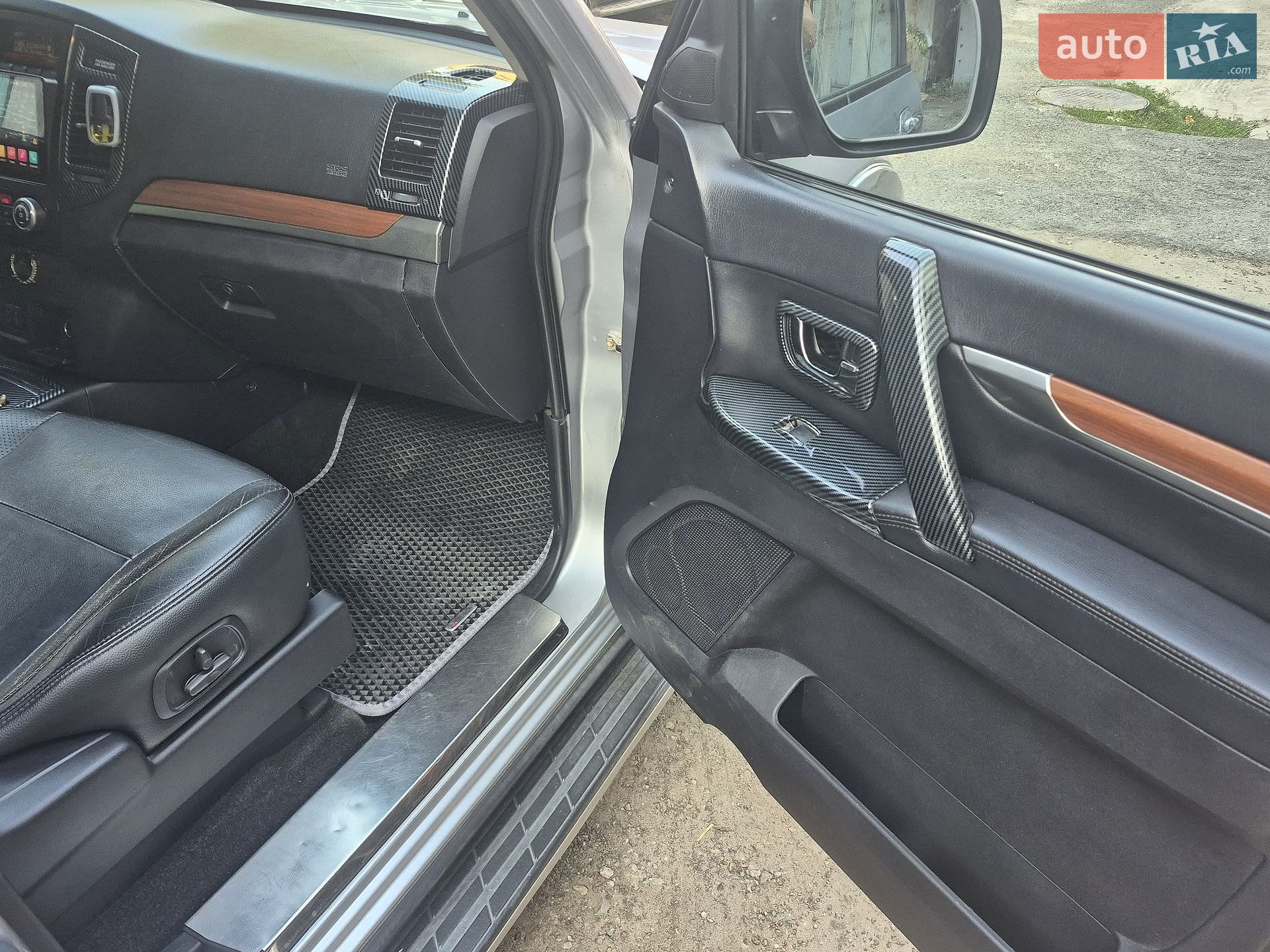 Mitsubishi Pajero Wagon 2012 VIN JMBLYV98WCJ000858 фото оголошення 8 з 12
