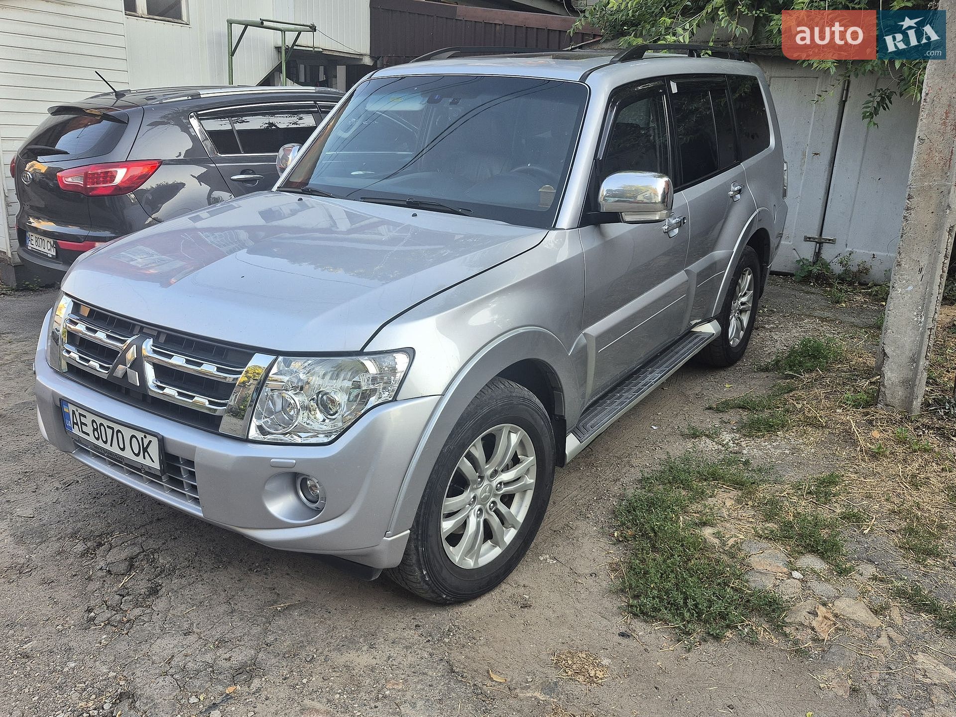 Mitsubishi Pajero Wagon 2012 VIN JMBLYV98WCJ000858 фото оголошення 4 з 12