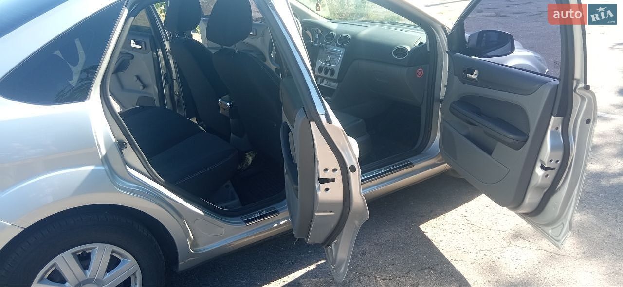 Ford Focus 2008 VIN WF0HXXWPDH8L70329 фото оголошення 6 з 8