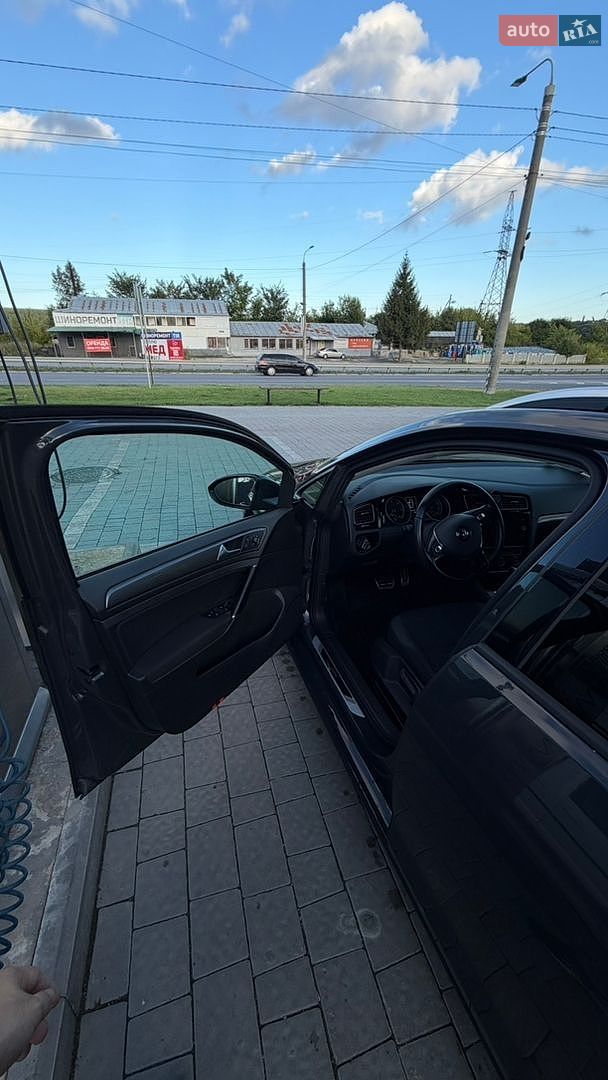 Volkswagen Golf 2018 VIN WVWZZZAUZKP522090 фото оголошення 19 з 28