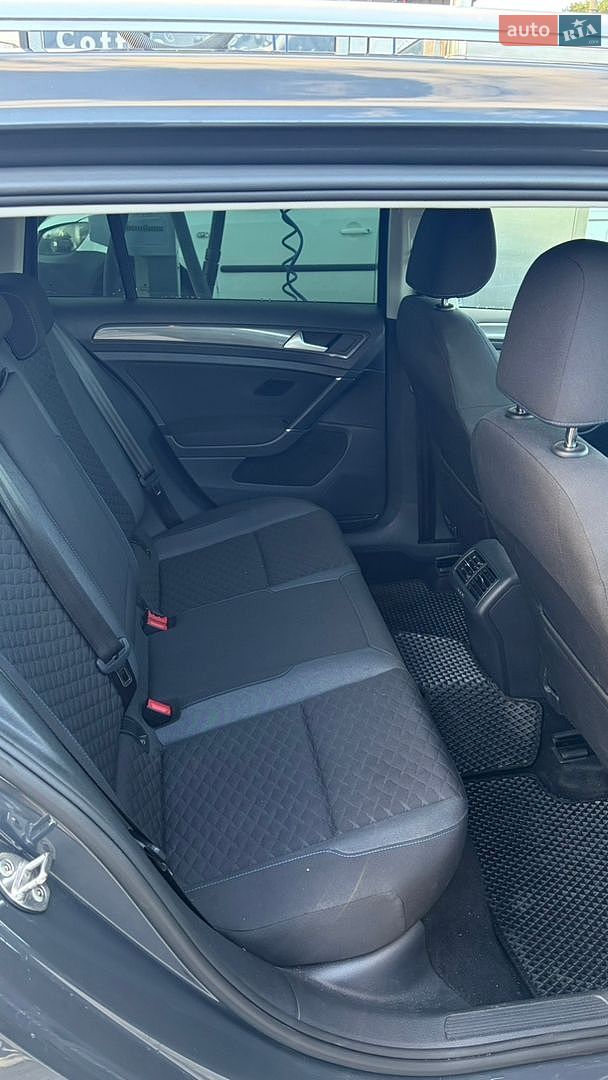 Volkswagen Golf 2018 VIN WVWZZZAUZKP522090 фото оголошення 21 з 28