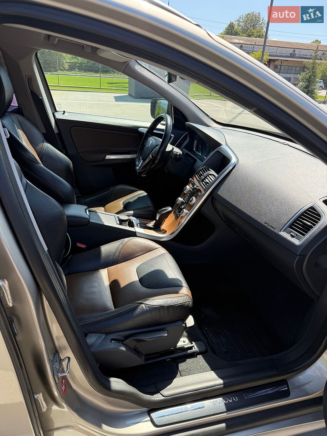 Volvo Xc60 2015 VIN YV1DZA5C6G2868748 фото оголошення 8 з 13