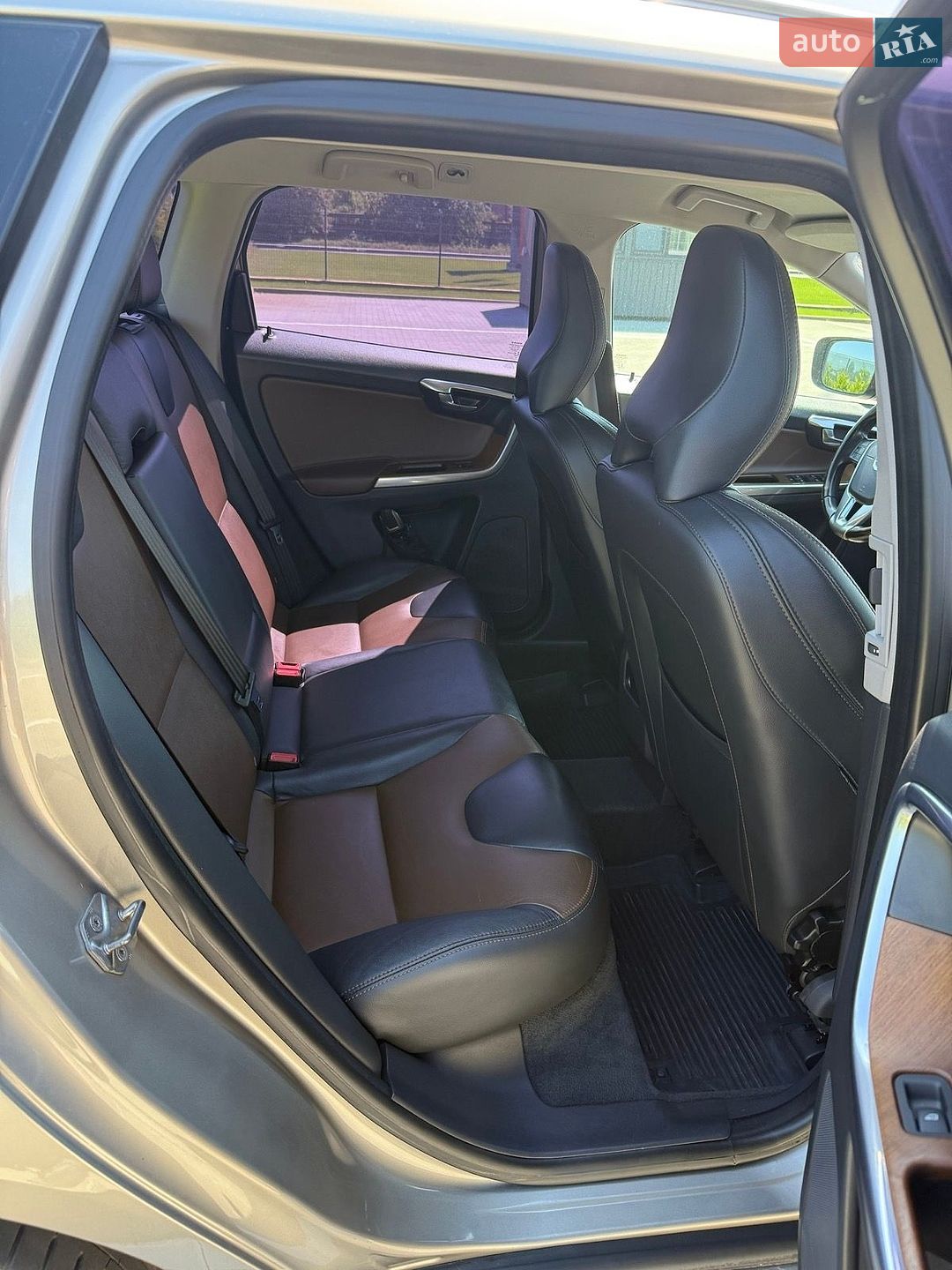 Volvo Xc60 2015 VIN YV1DZA5C6G2868748 фото оголошення 10 з 13