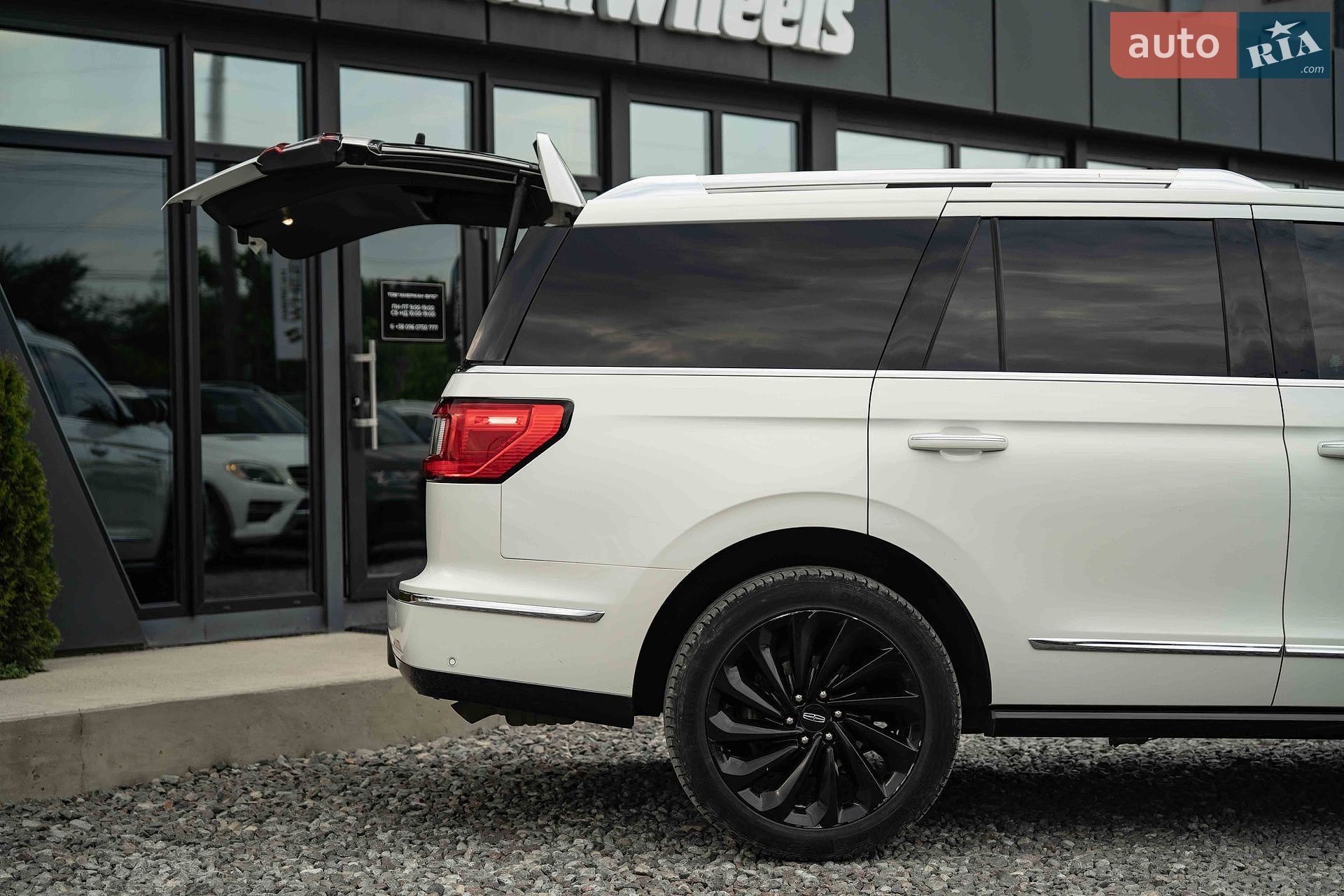 Lincoln Navigator 2020 VIN 5LMJJ2LT6LEL23648 фото оголошення 8 з 53