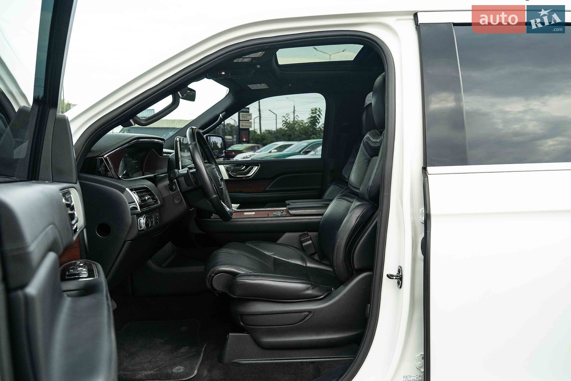 Lincoln Navigator 2020 VIN 5LMJJ2LT6LEL23648 фото оголошення 21 з 53