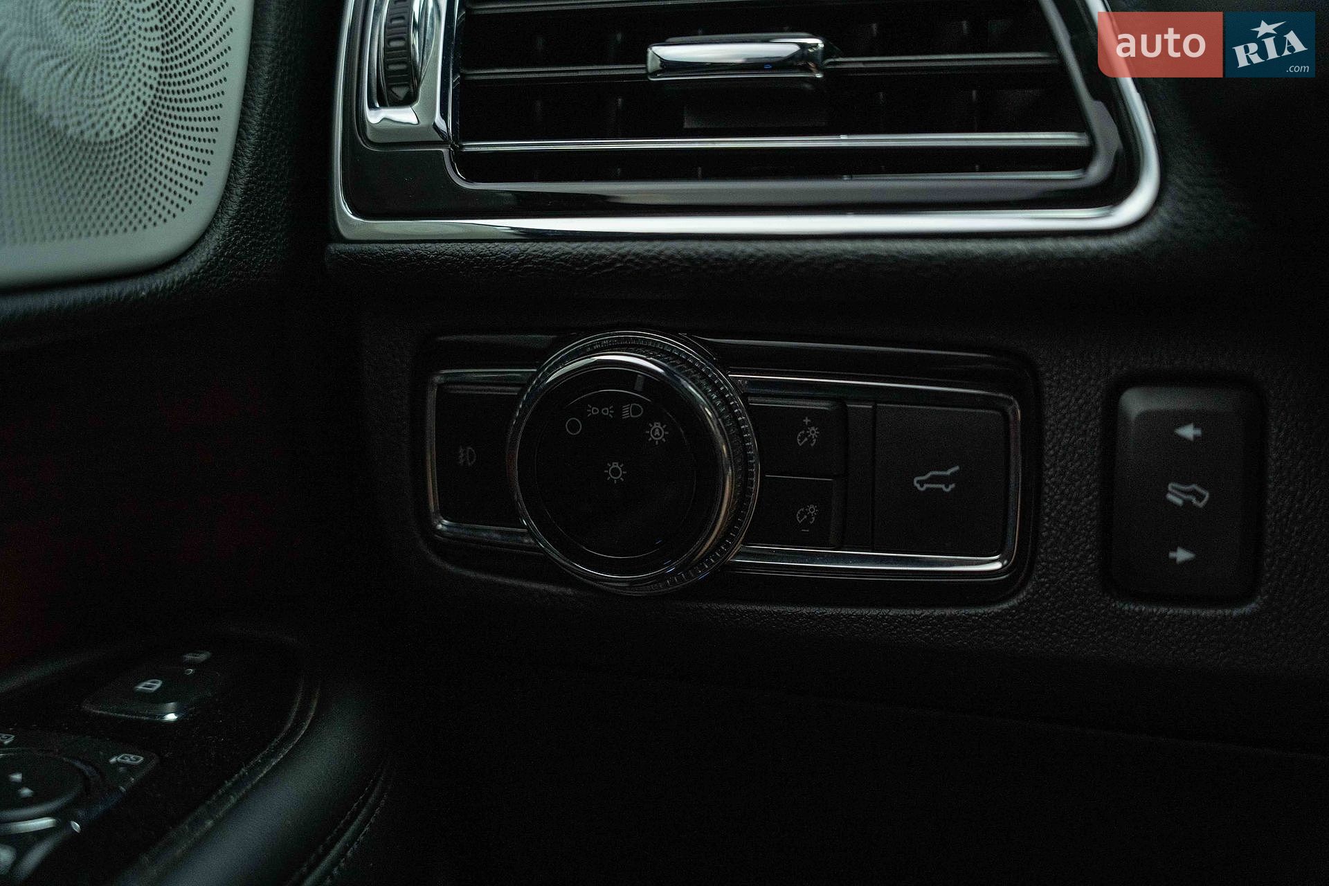 Lincoln Navigator 2020 VIN 5LMJJ2LT6LEL23648 фото оголошення 24 з 53