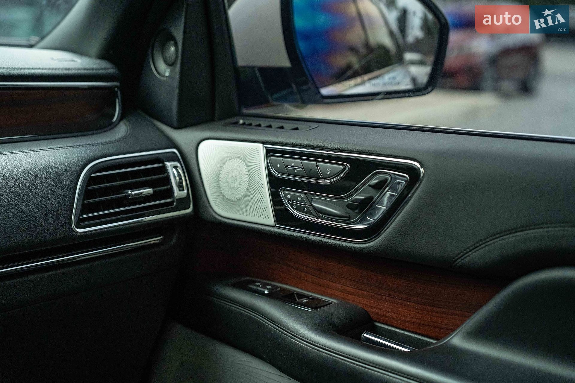 Lincoln Navigator 2020 VIN 5LMJJ2LT6LEL23648 фото оголошення 41 з 53