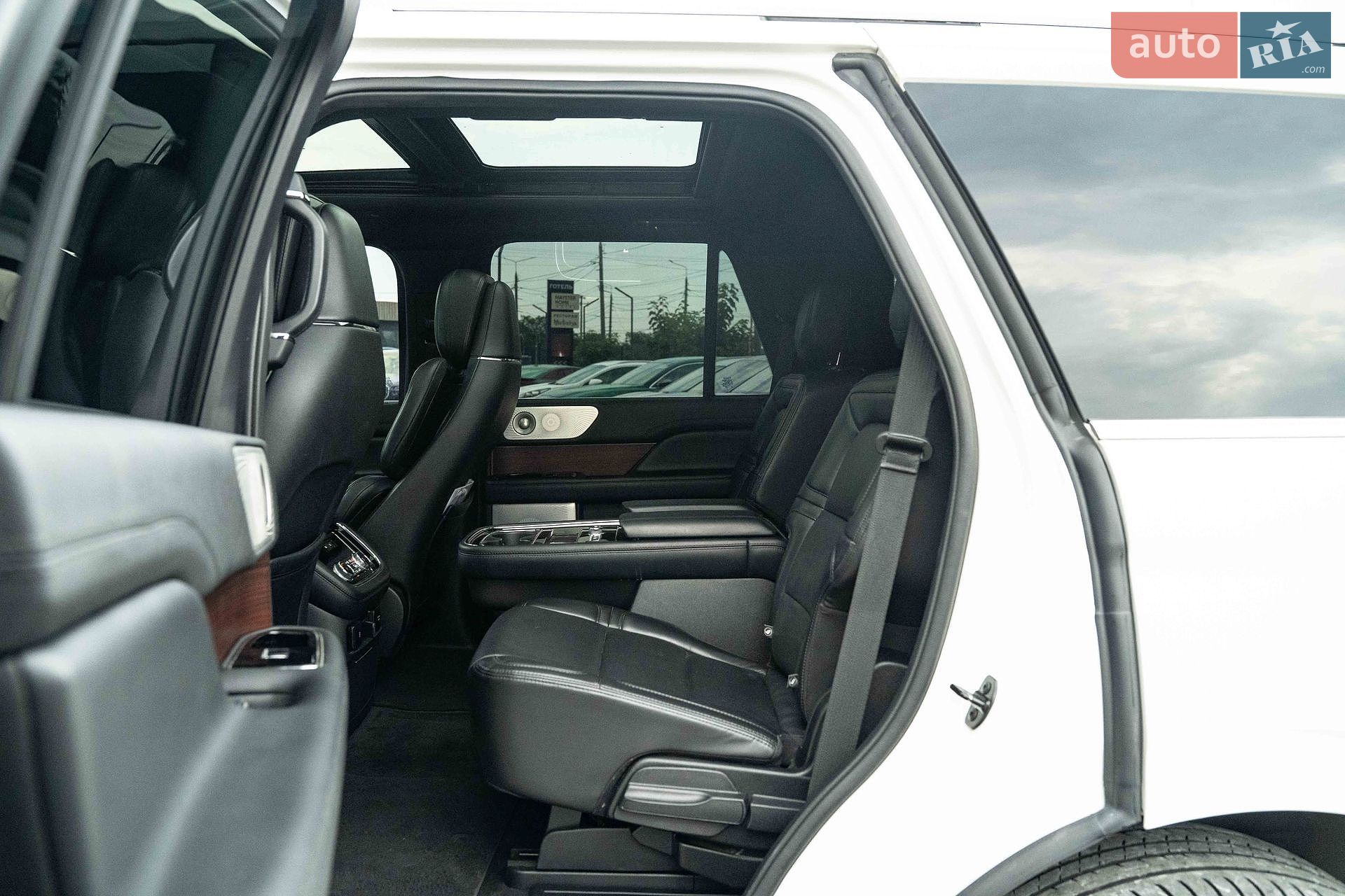 Lincoln Navigator 2020 VIN 5LMJJ2LT6LEL23648 фото оголошення 45 з 53