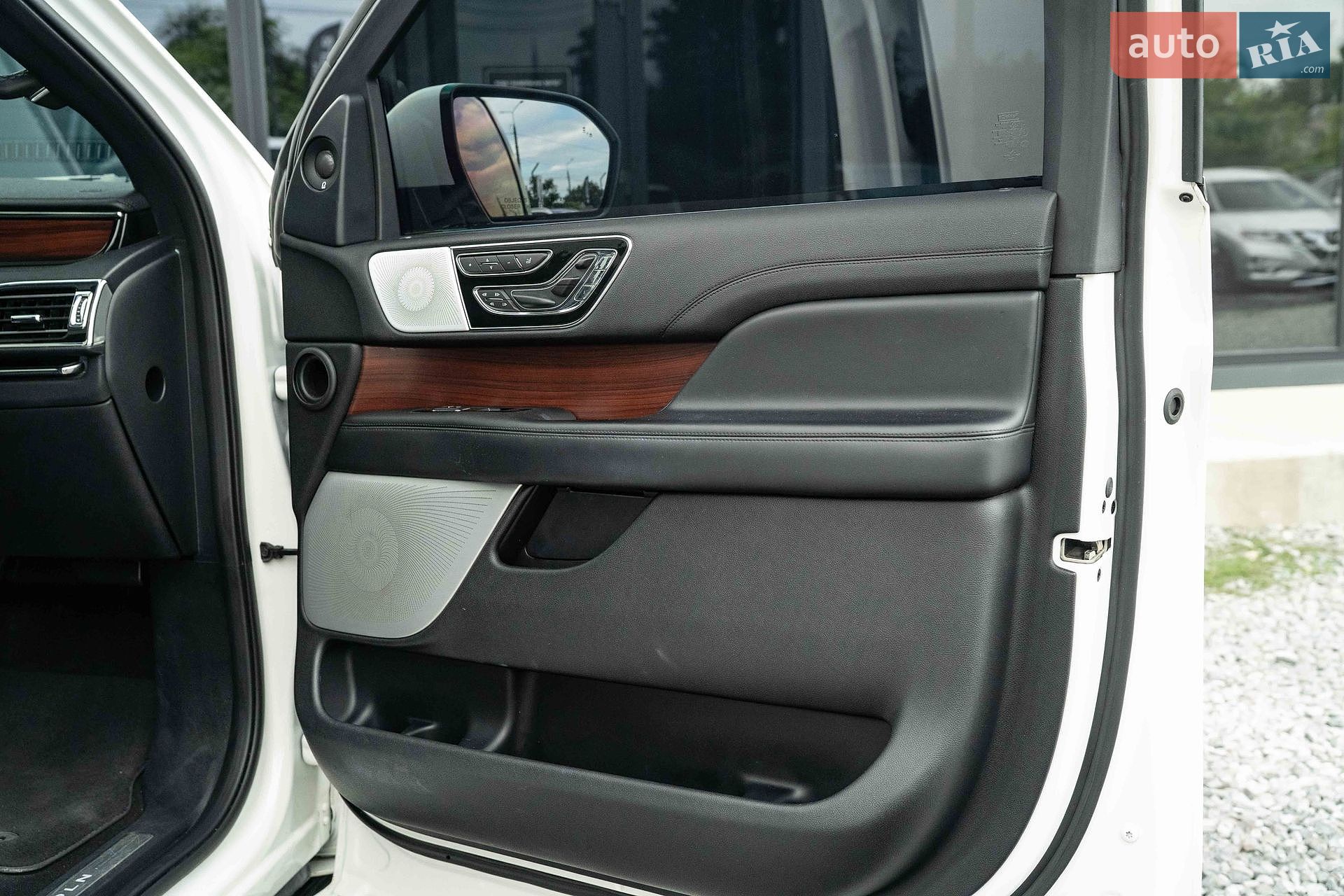 Lincoln Navigator 2020 VIN 5LMJJ2LT6LEL23648 фото оголошення 50 з 53