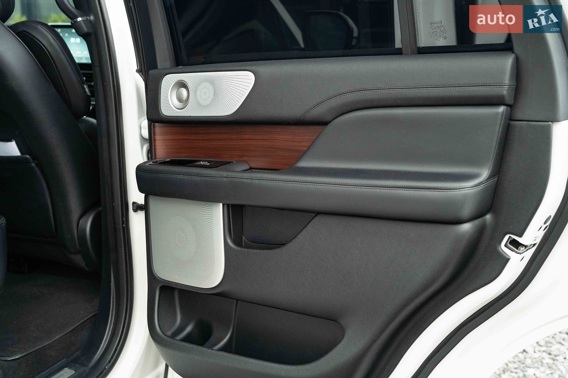 Lincoln Navigator 2020 VIN 5LMJJ2LT6LEL23648 фото оголошення 52 з 53