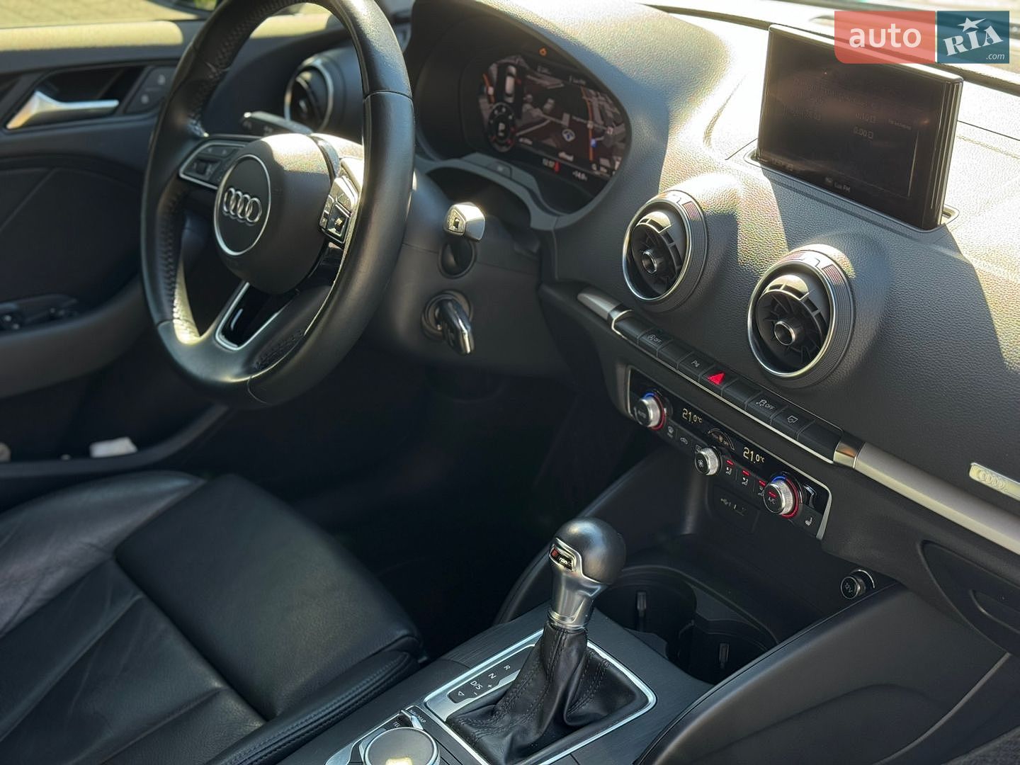 Audi A3 2018 VIN WAUZZZ8V2JA150122 фото оголошення 12 з 23