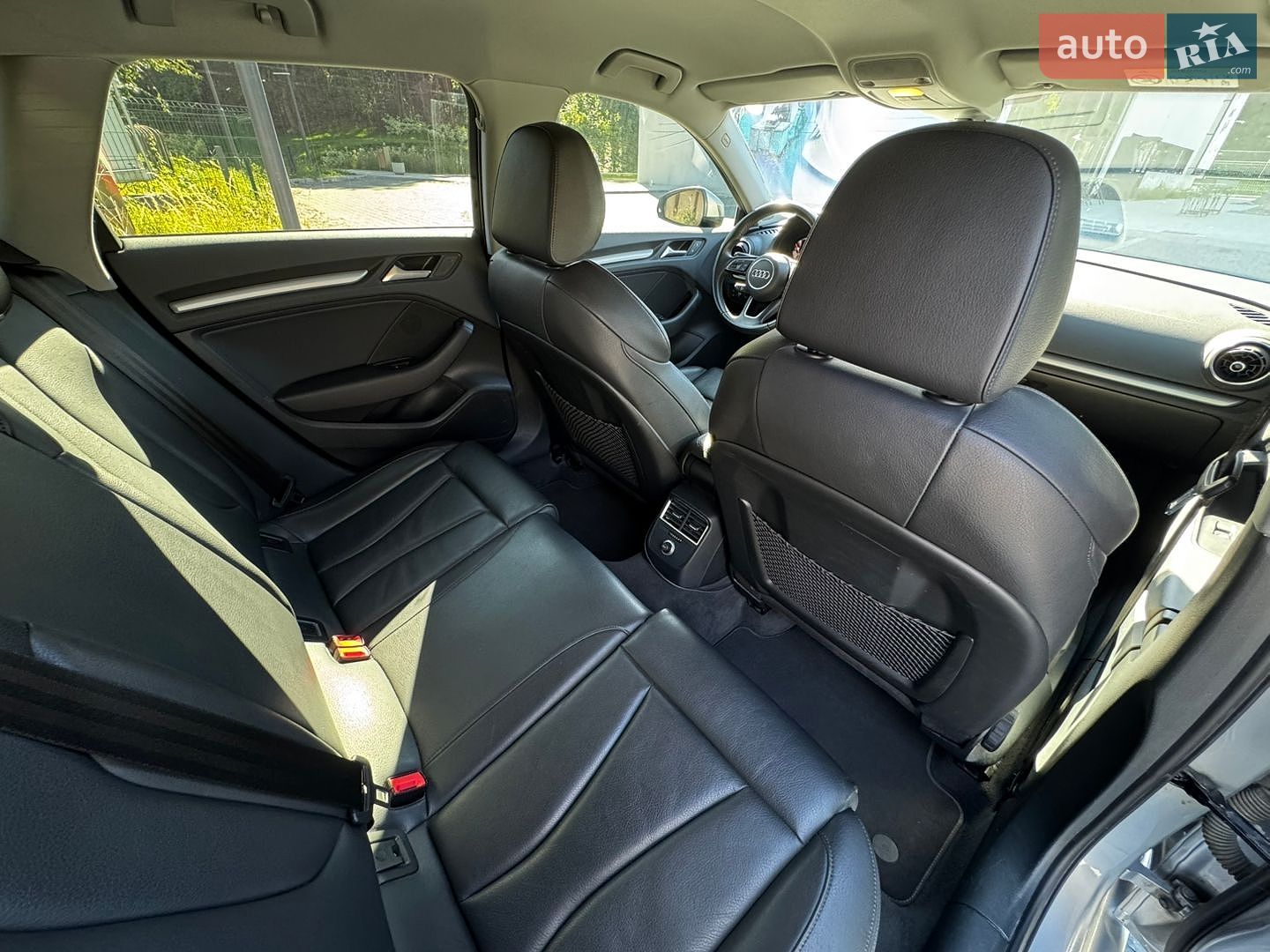 Audi A3 2018 VIN WAUZZZ8V2JA150122 фото оголошення 13 з 23